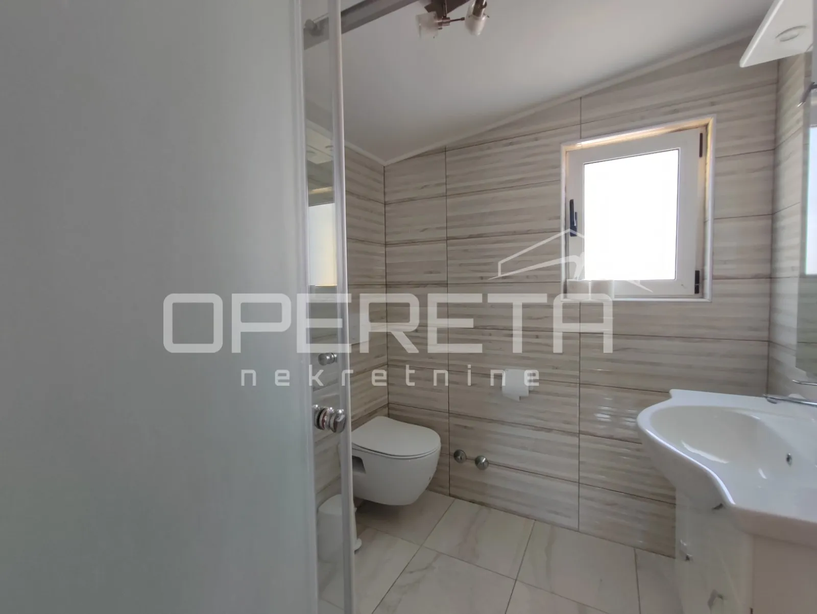 apartmanska kuća s četiri stambene jedinice, 190 m², vir - slika 36