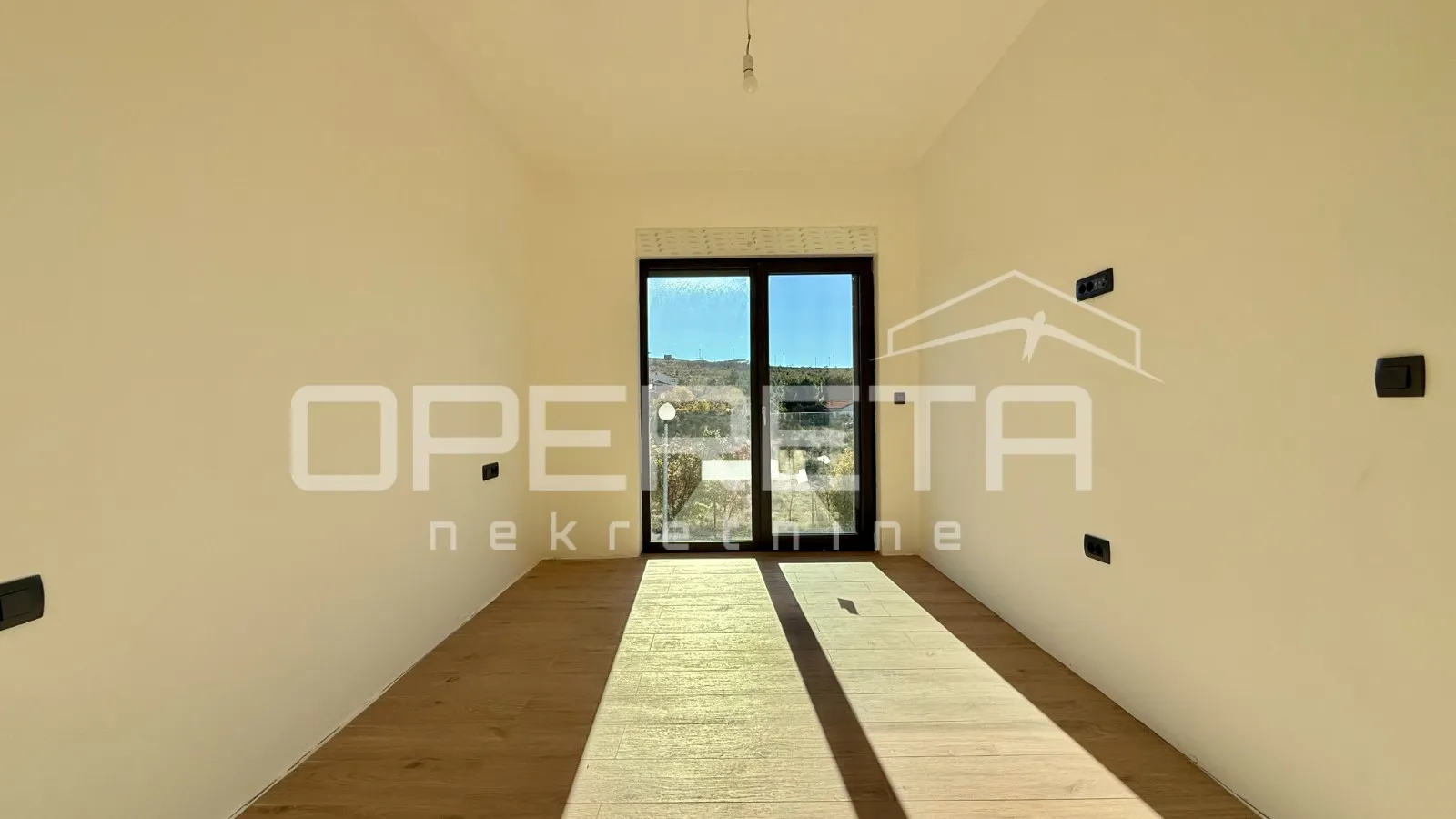 stan sa tri spavaće sobe, prizemlje, drugi red do mora, rovanjska - slika 8