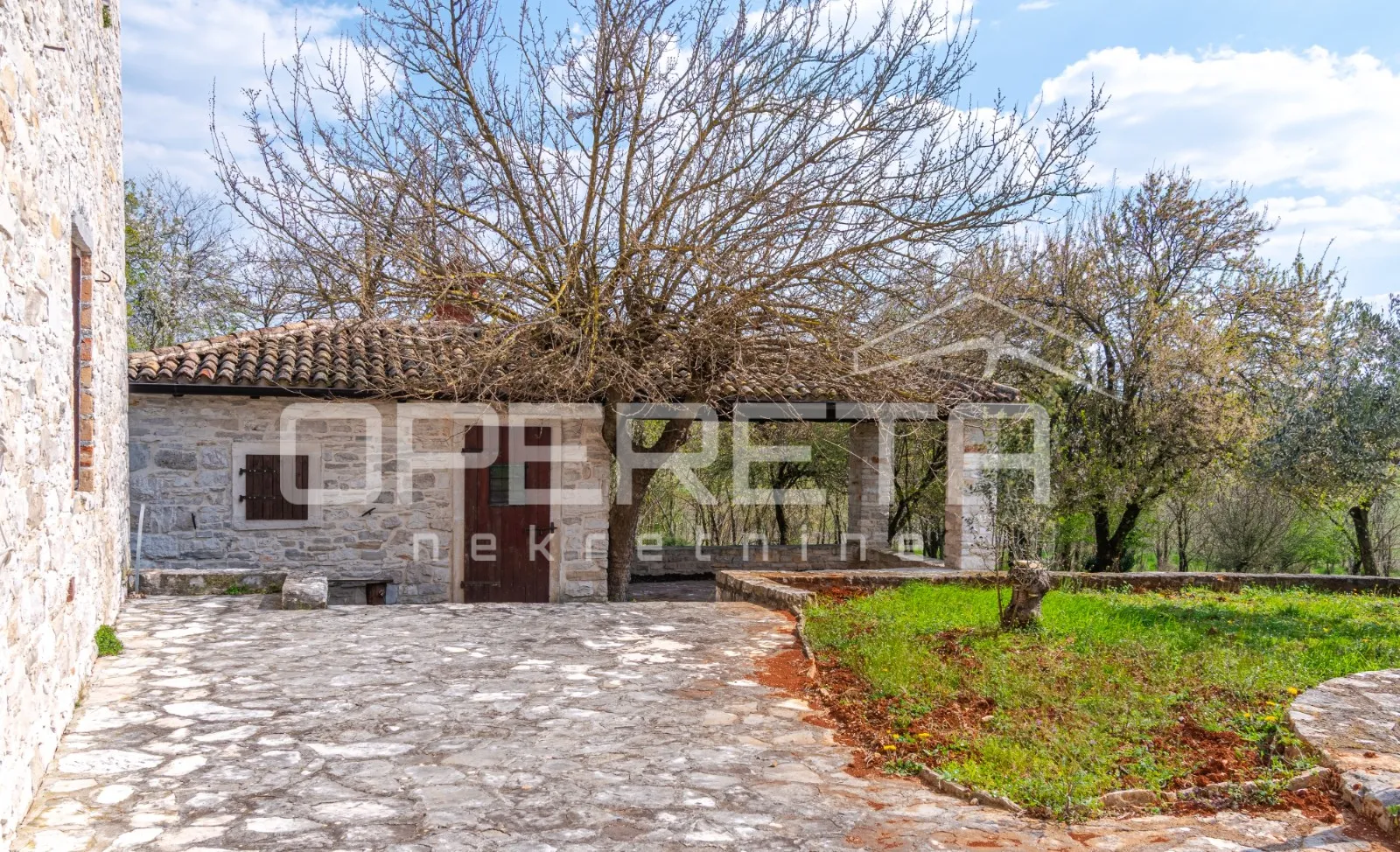 buje, kaštel - imanje 1909 m2 s ugostiteljskom namjenom i smještajem - slika 17