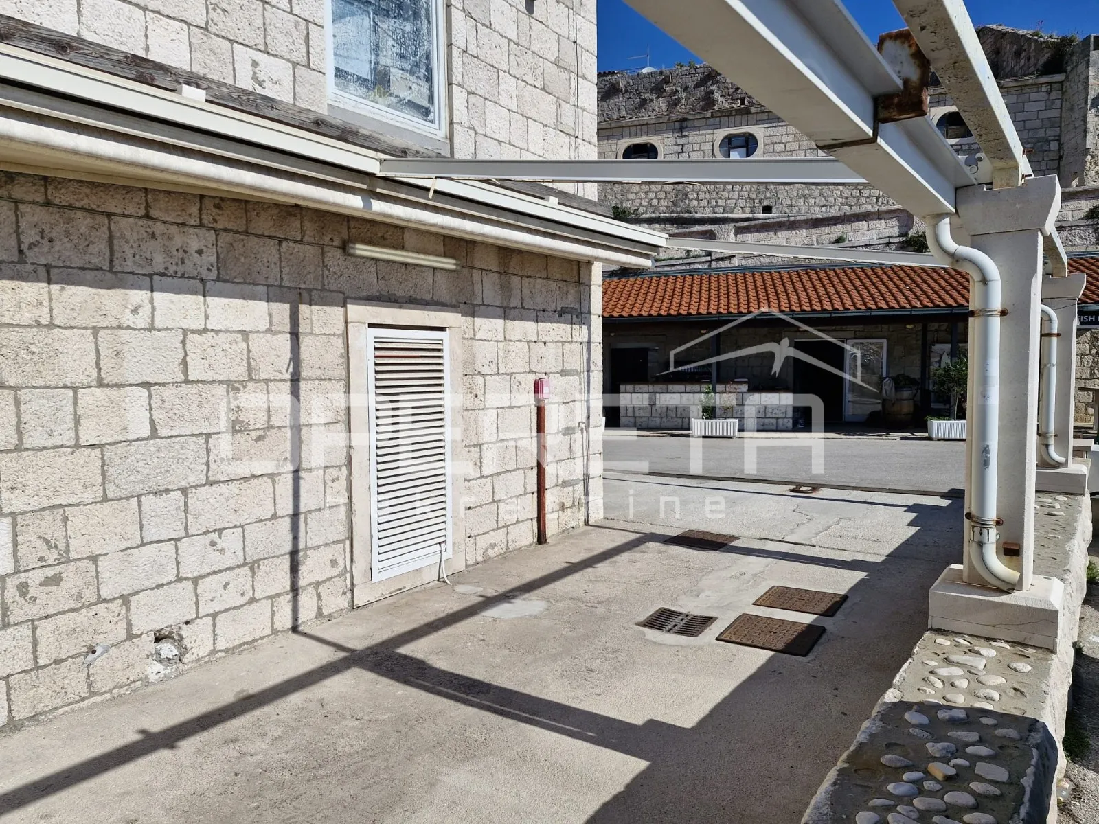 poslovni prostor 175 m2 - centar korčule uz more - slika 5