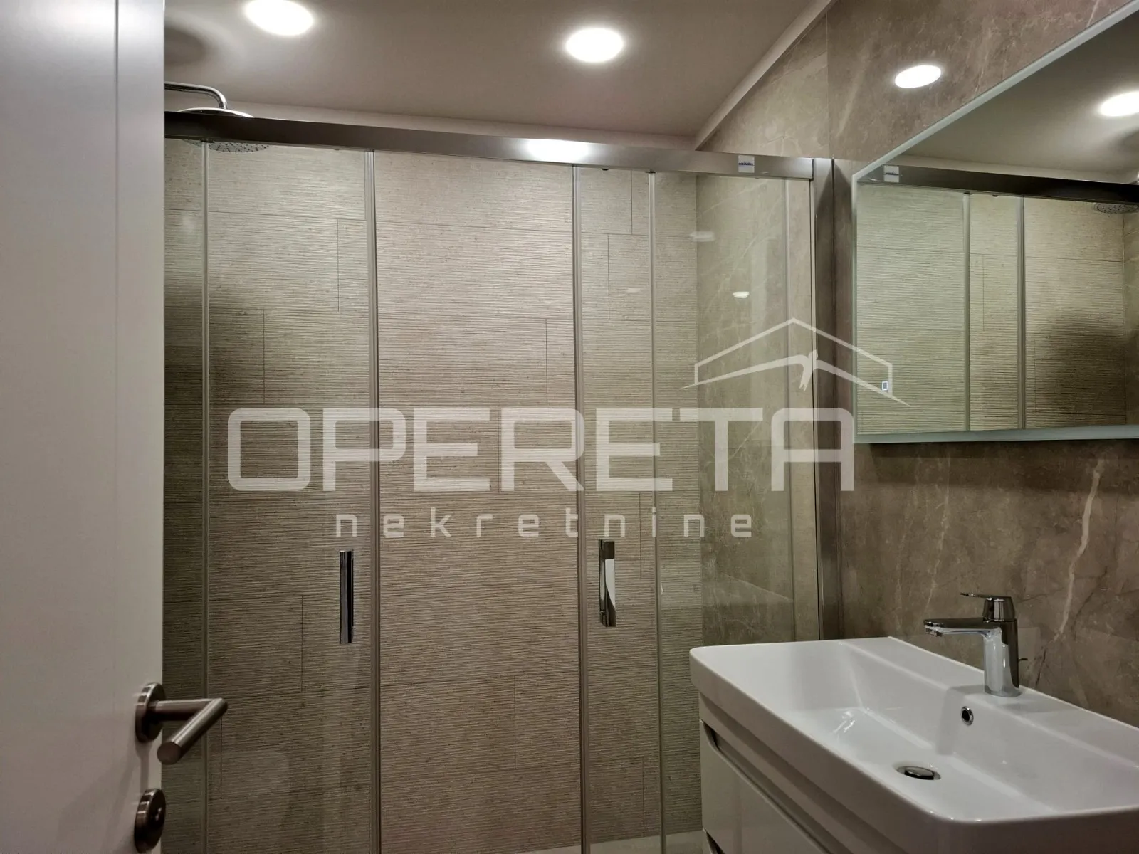 elegancija i komfor u makarskoj - spoj moderne arhitekture i vrhunskih materijal - slika 24