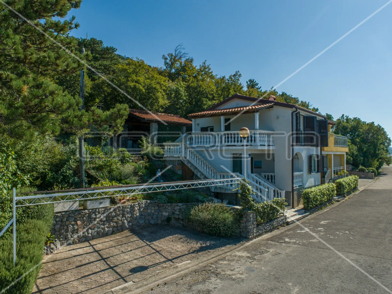 kuća s 4 apartmana, pogled na more, 1. red do mora, plaža, 216 m2,senj - slika 24