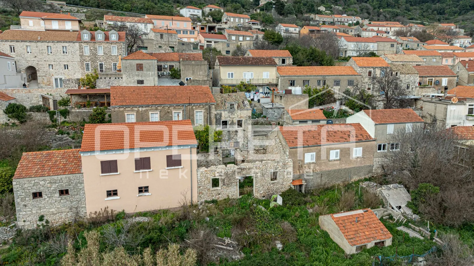idealna prilika: kamene kuće za renovaciju s velikim vrtom i pogledom - slika 11