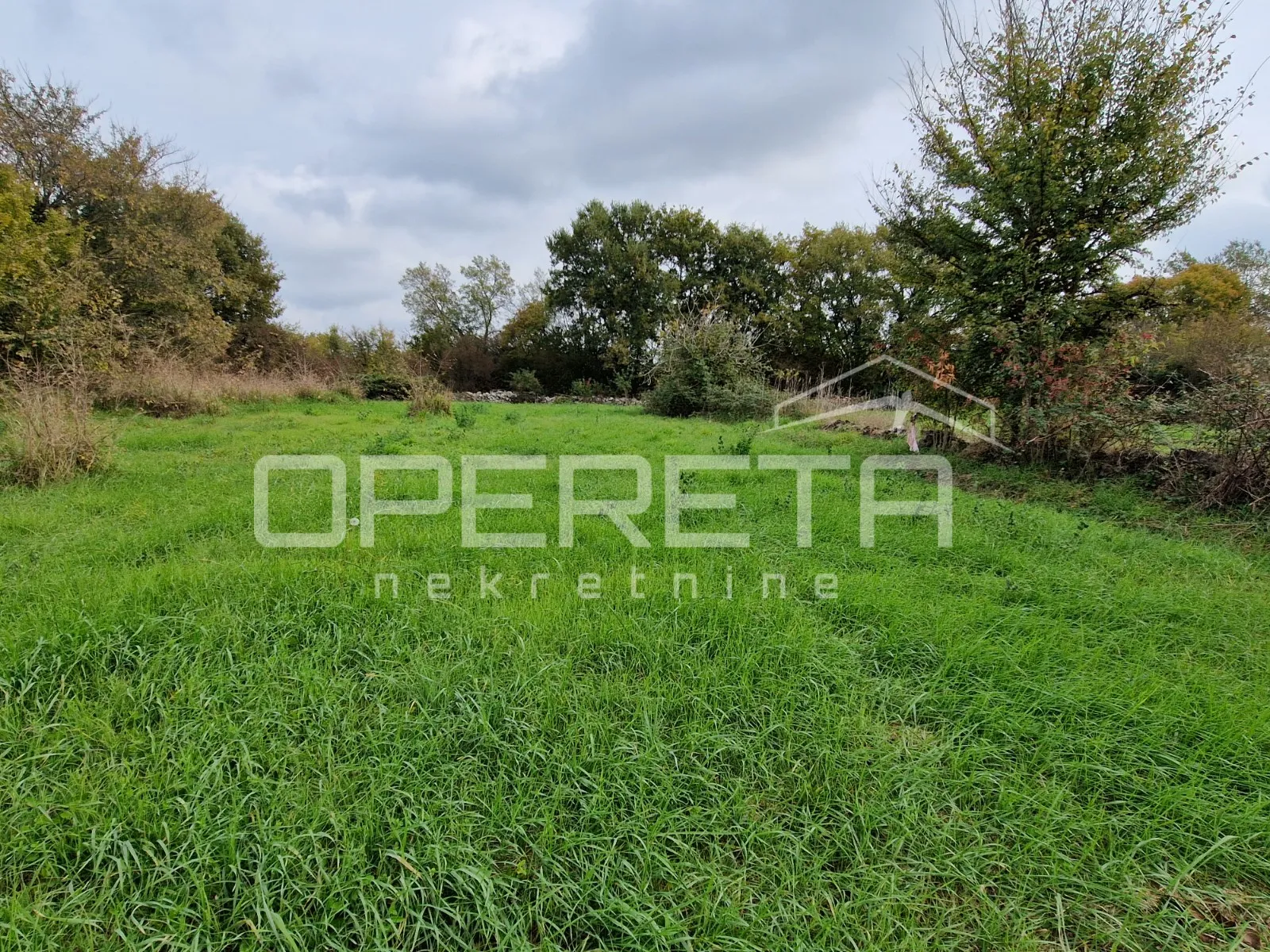 istra, juršići, odlično građevinsko zemljište 820 m2 , mirno naselje - slika 2