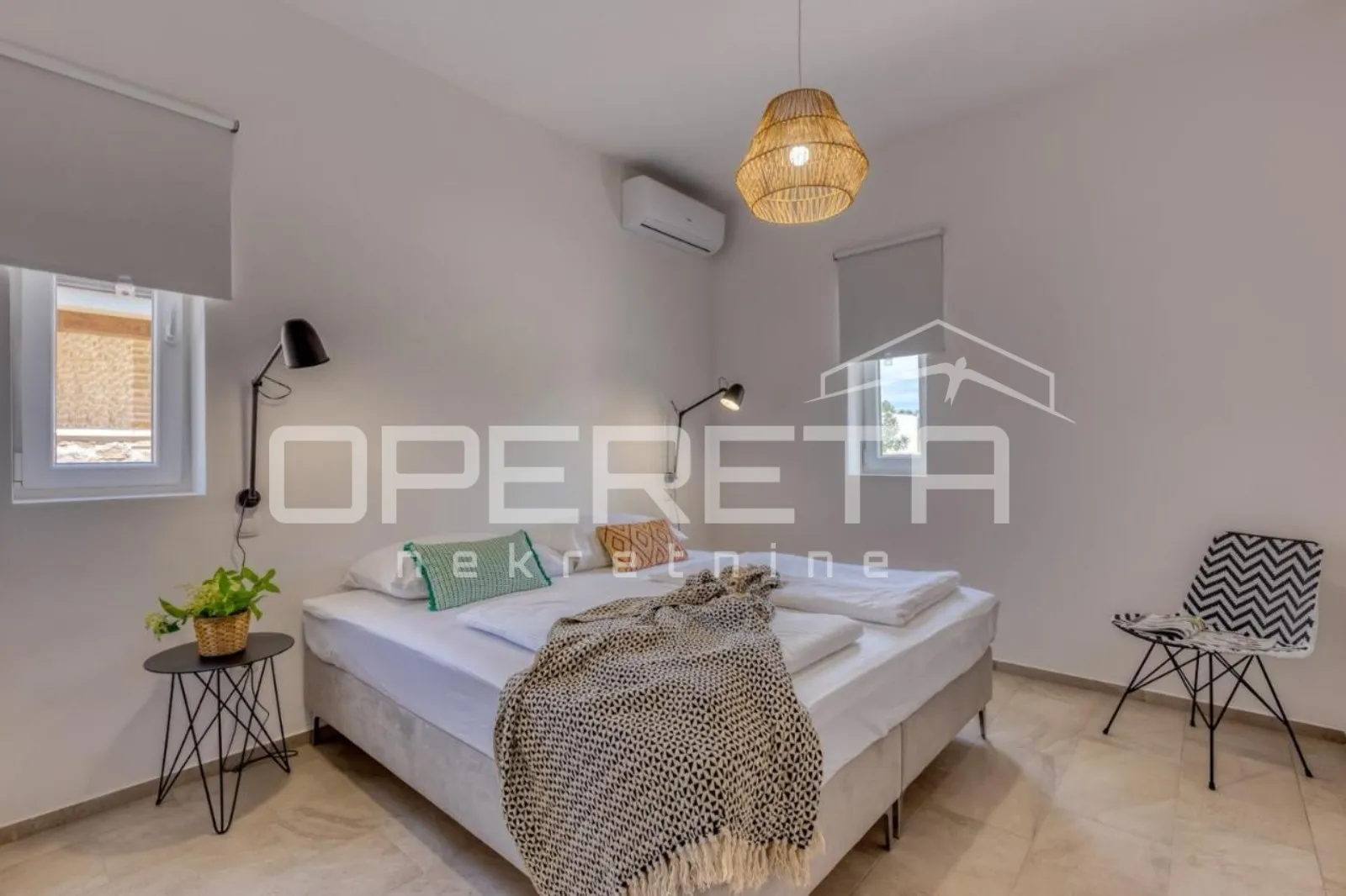 prava mediteranska vila, 250m2, s pogledom na more i unutarnjim, grijanim bazeno - slika 14