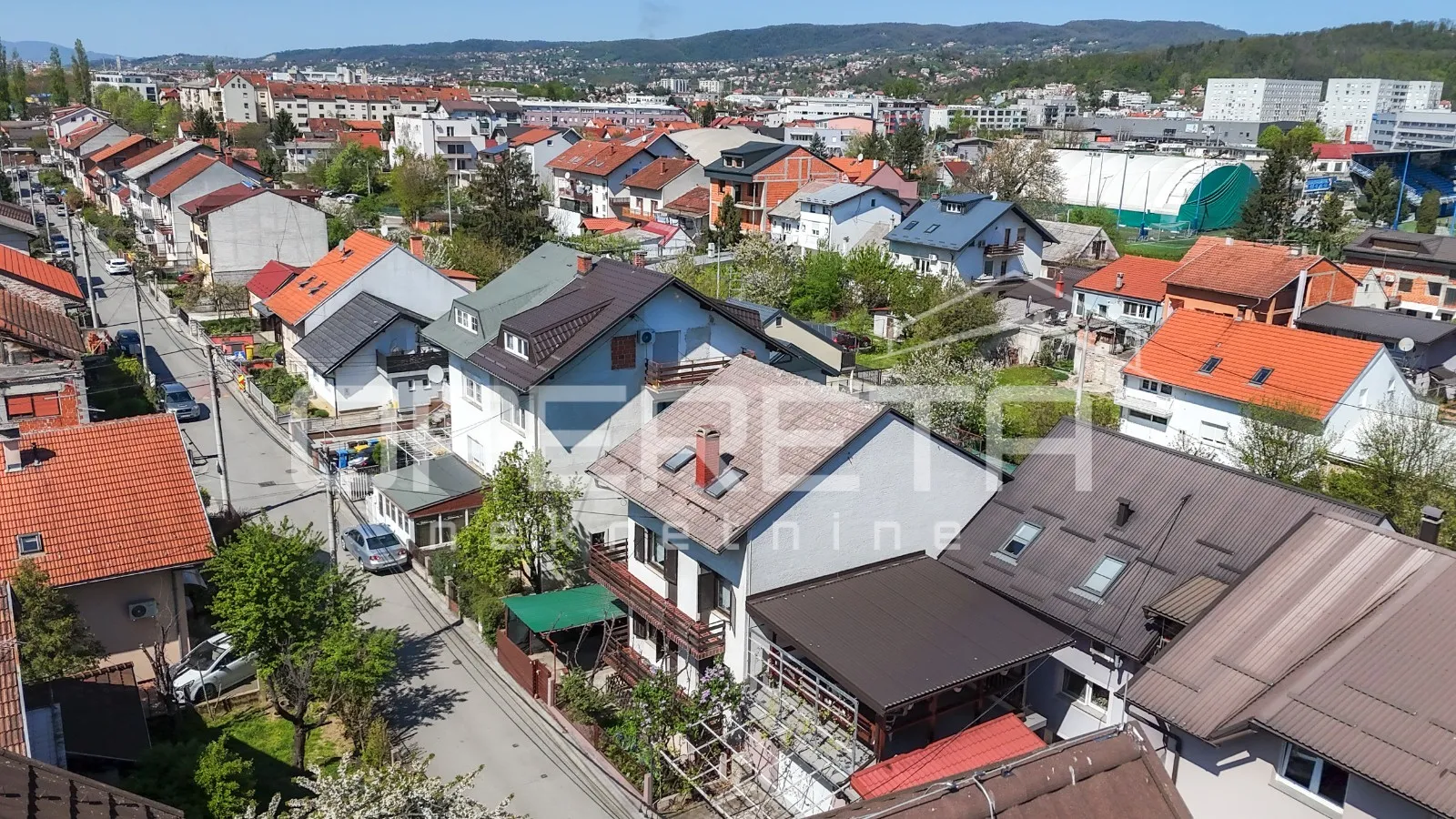 mirna ulica, tri odvojene stambene cjeline - slika 46