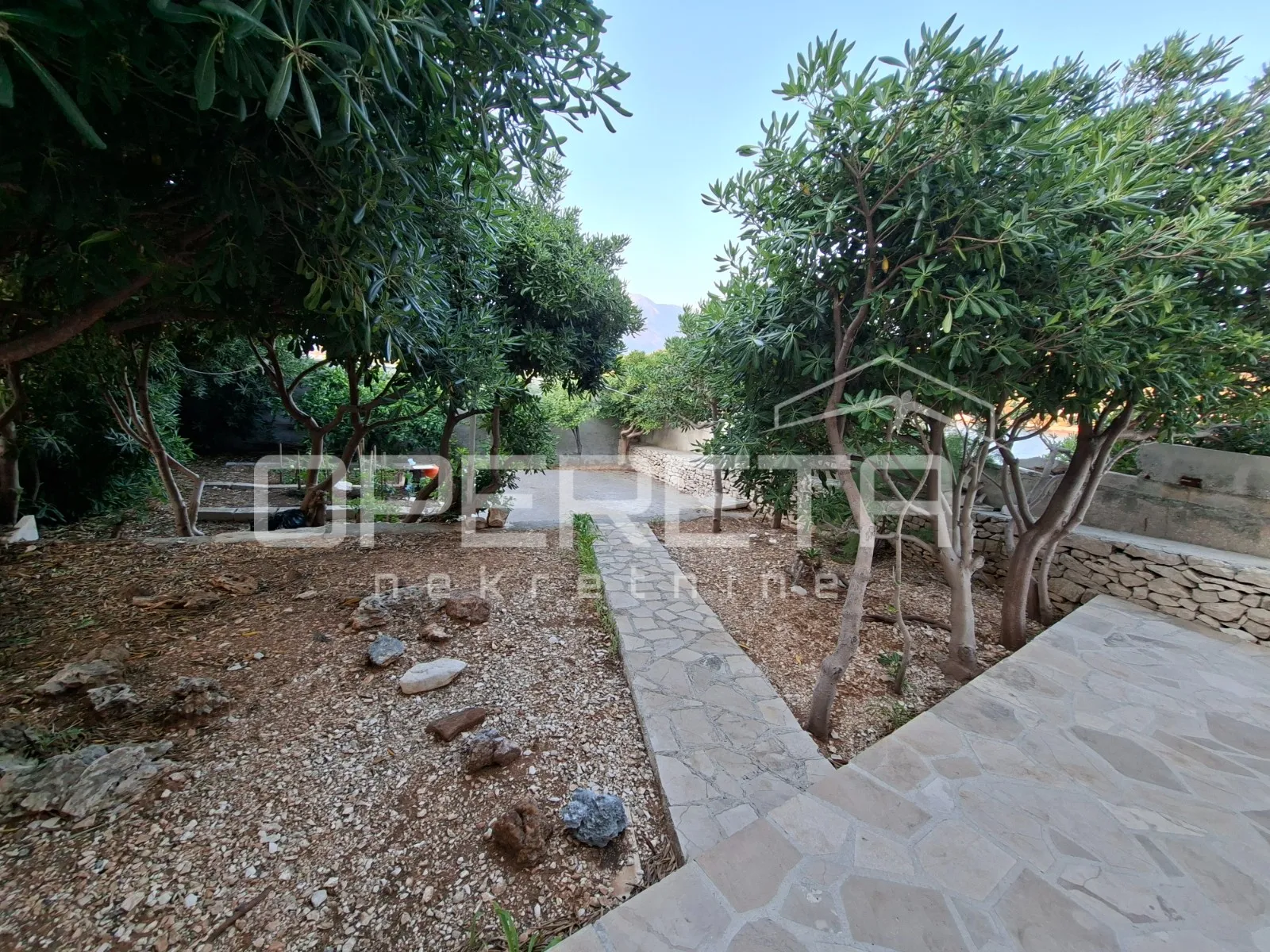 *** povlja, brač - tradicionalna kamena villa u prvom redu do mora *** - slika 13