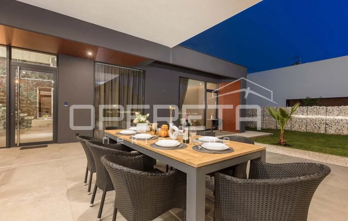 luksuzna smart home villa s pogledom na more i infinity bazenom - slika 15