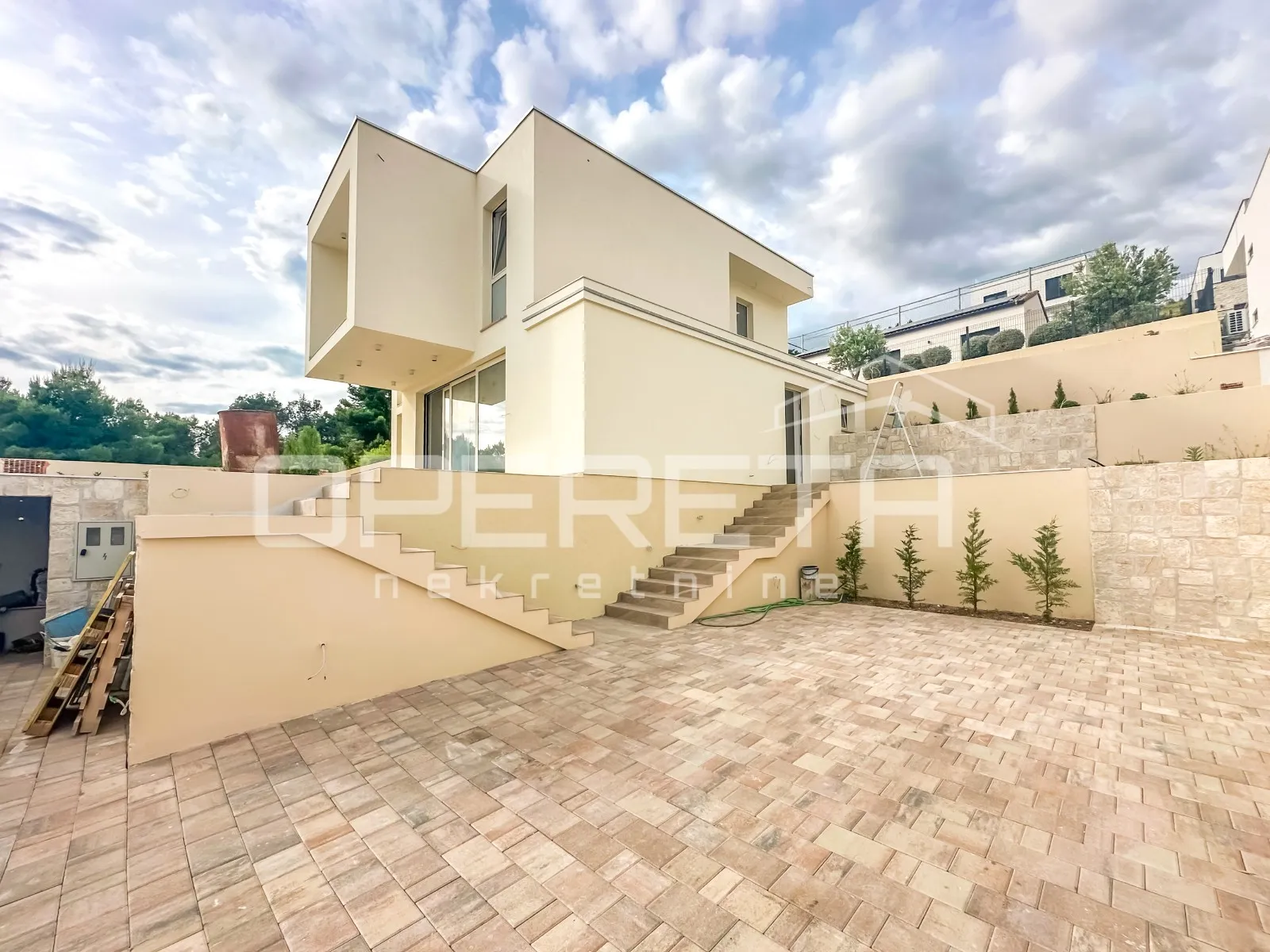 moderna vila s bazenom i pogledom na more – 150 m od plaže - slika 20