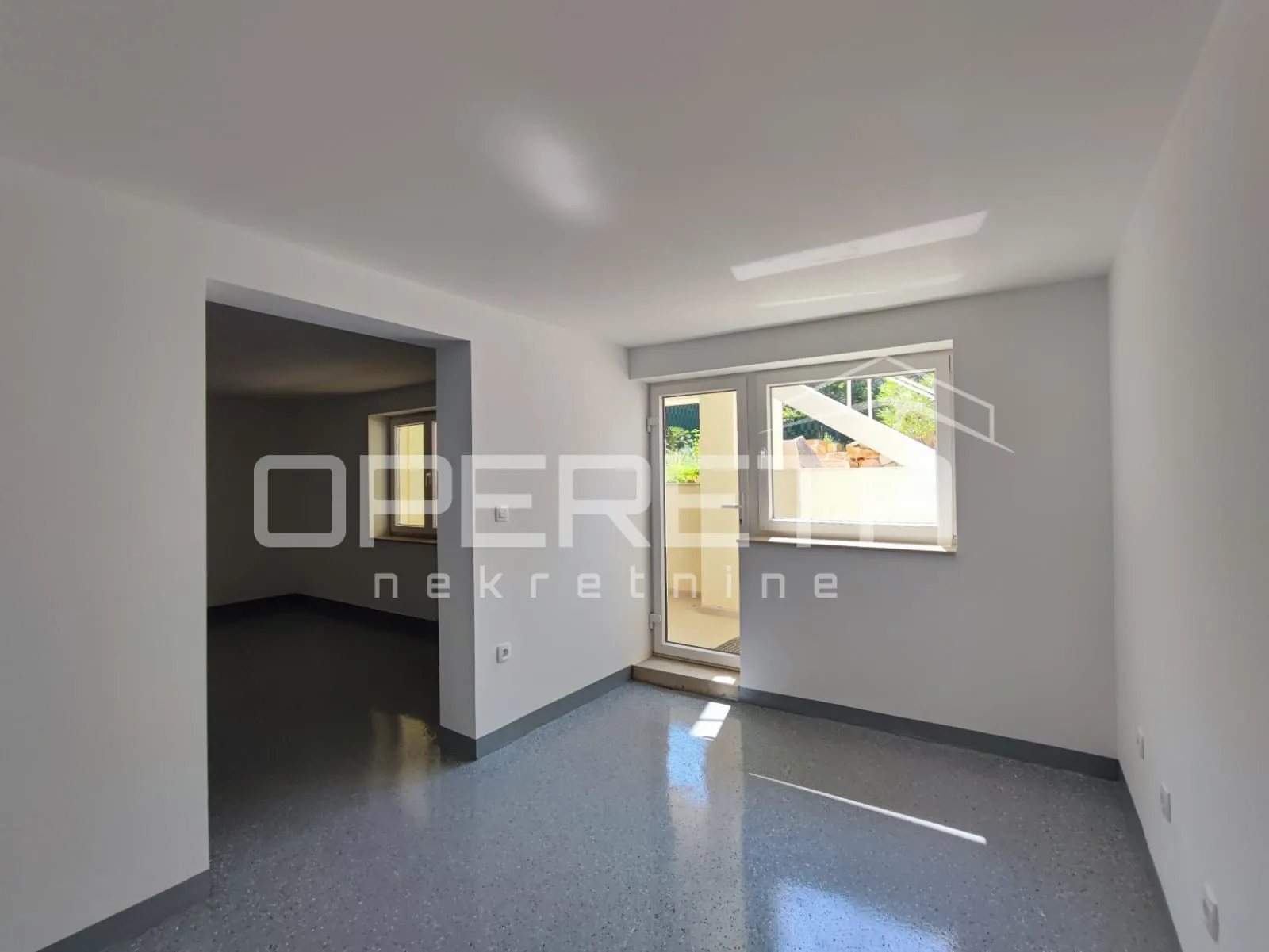 novogradnja, 2s stan 75 m2 sa poslovnim prostorom 30 m2, vrt i garaža - slika 12