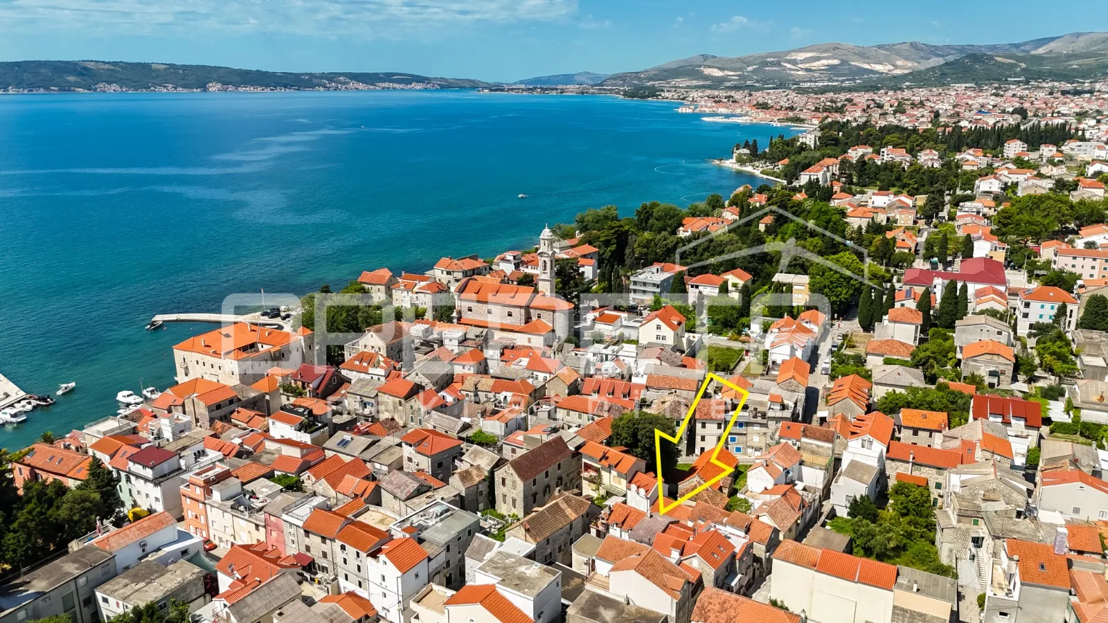 kuća u nizu u staroj jezgri, kaštel lukšić, 90 m2 - slika 2
