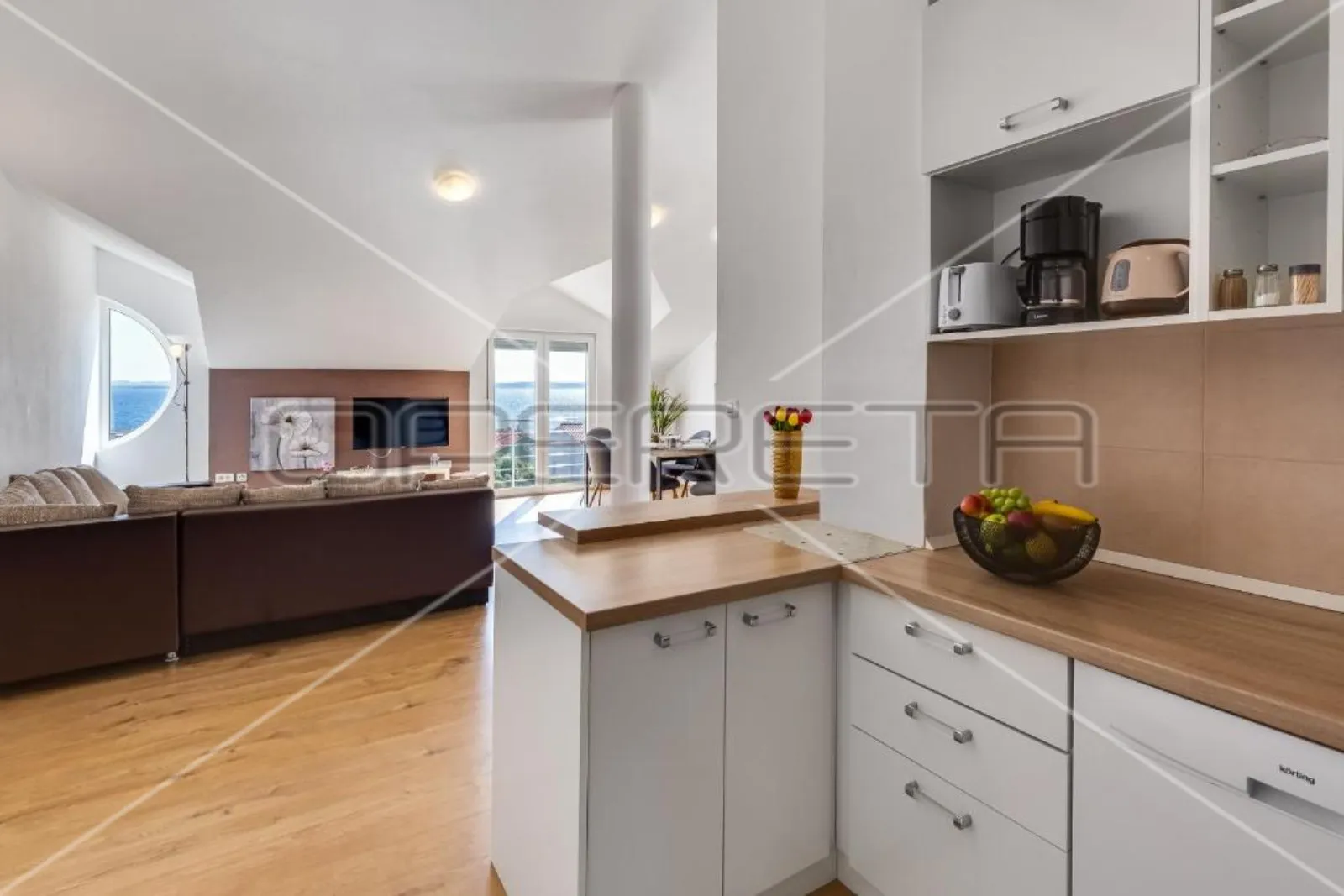 petrčane - kuća s 10 etažiranih apartmana, 100m od mora - slika 6