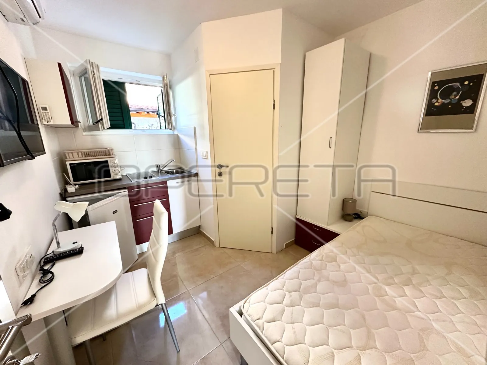 kuća na 80 m od mora sa 6 stanova, tisno, 350 m2 - slika 23