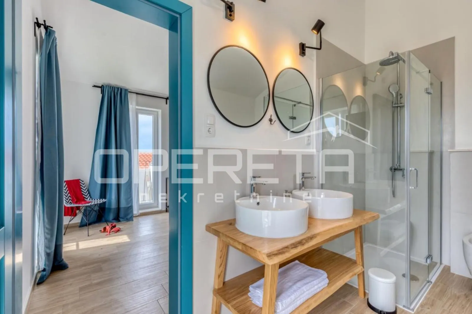 prava mediteranska vila, 250m2, s pogledom na more i unutarnjim, grijanim bazeno - slika 11