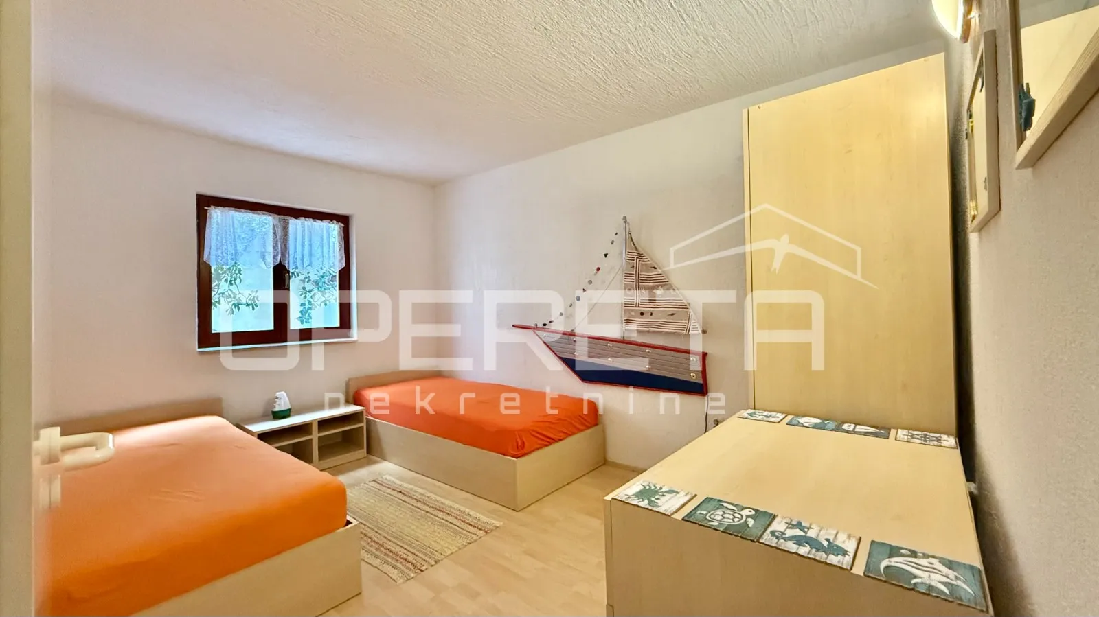 kuća s dva stana, garažom i 3 min od mora, rovanjska, 144 m2 - slika 16