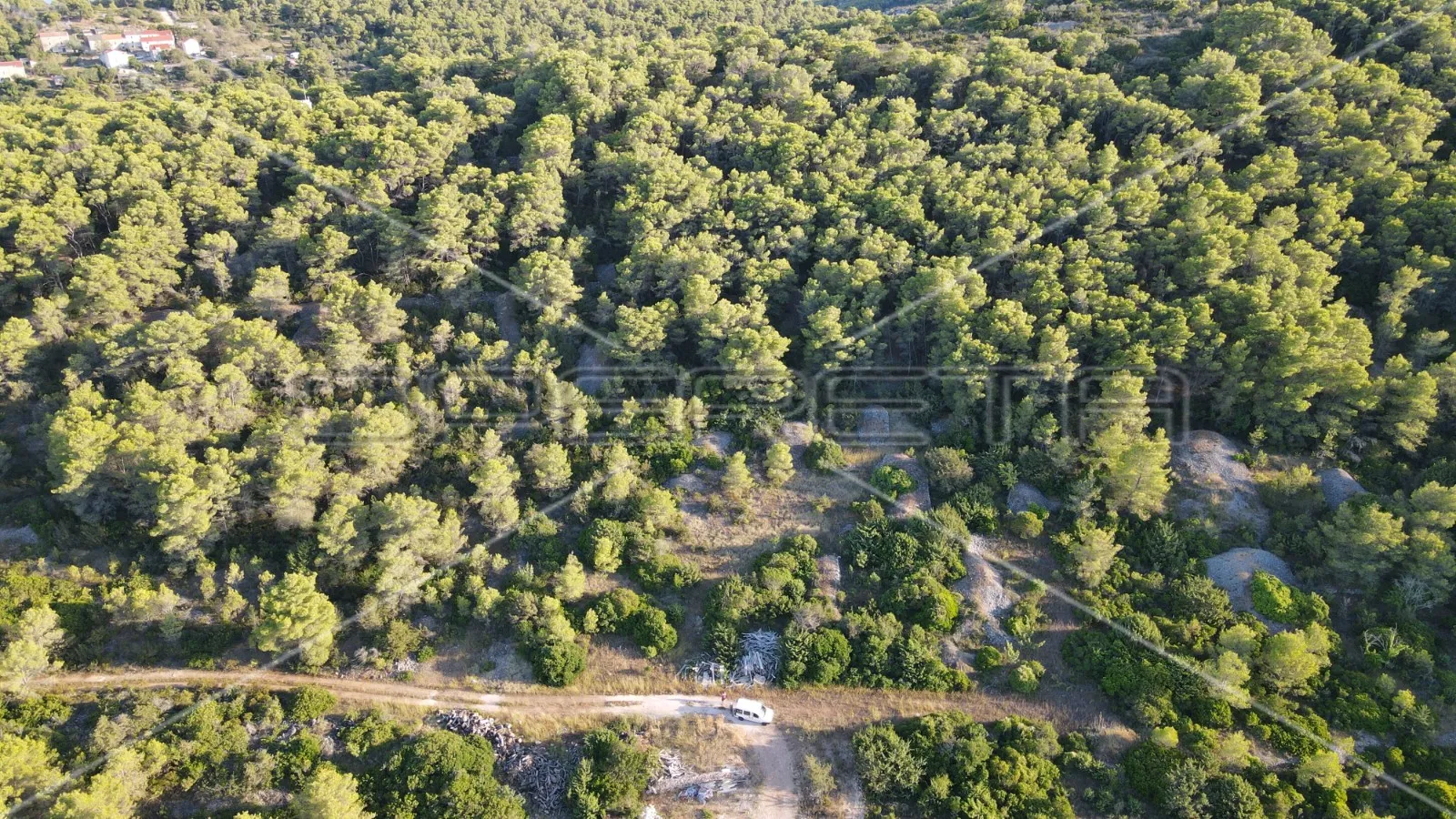 zemljište 4.105 m2, pravilan oblik i otovoren pogled na more, otok vis - slika 19