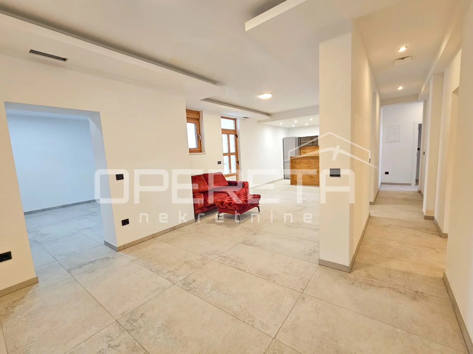 kaštel novi – moderna vila s bazenom i krovnom terasom, novogradnja - slika 7