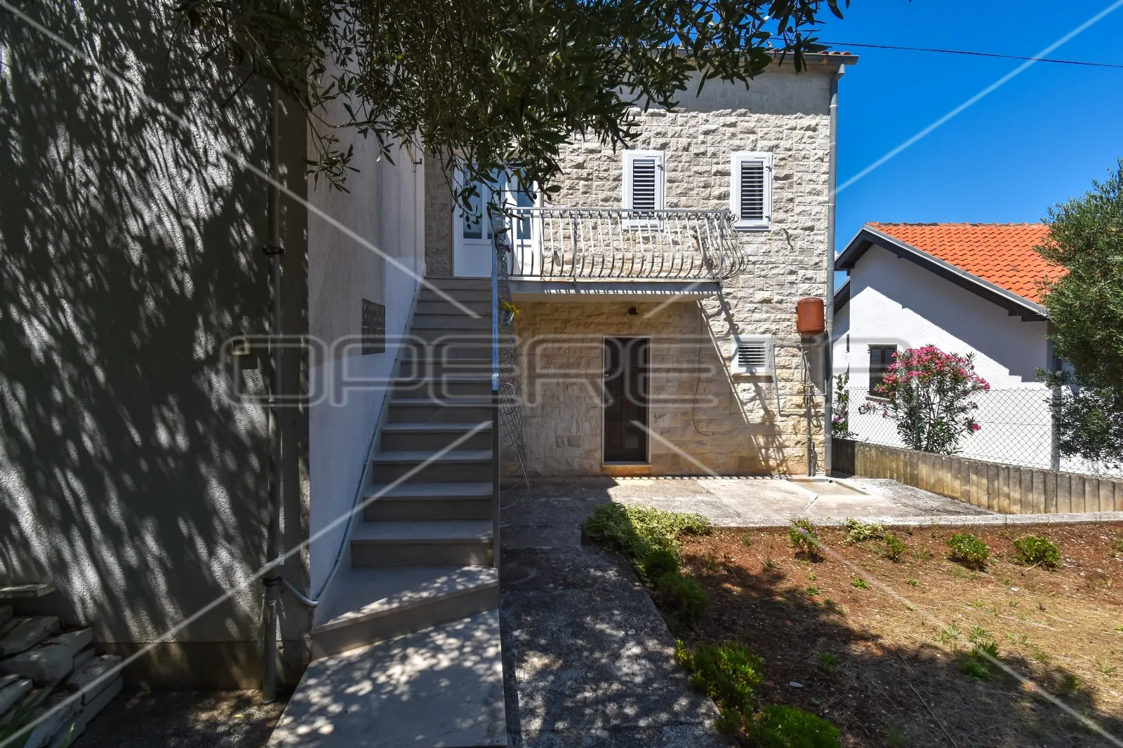 kamena apartmanska kuća s prekrasnim pogledom na more i maslinikom, splitska oto - slika 20
