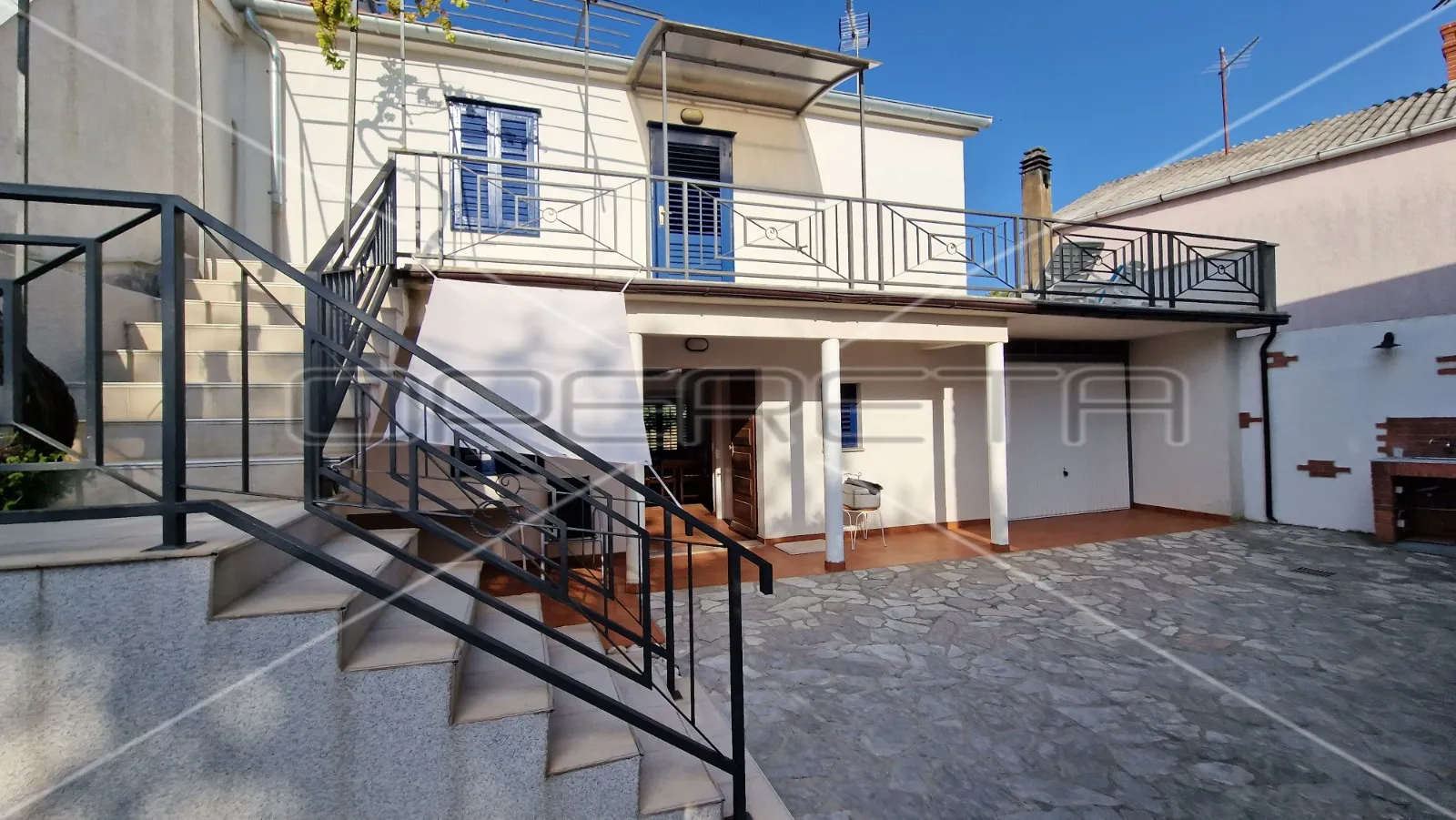 kamena kuća, 2 stambene jedinice, garaža, terasa, dvorište,127 m2, krk - slika 4
