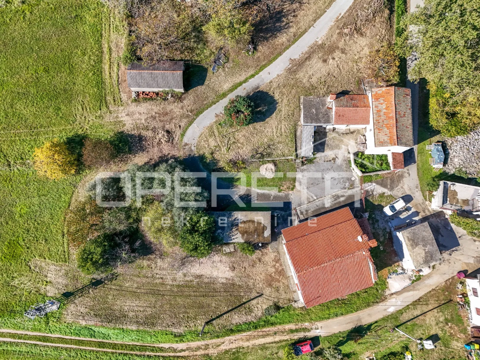 istra, pićan- imanje s kućom i 4 dodatna objekta - slika 12