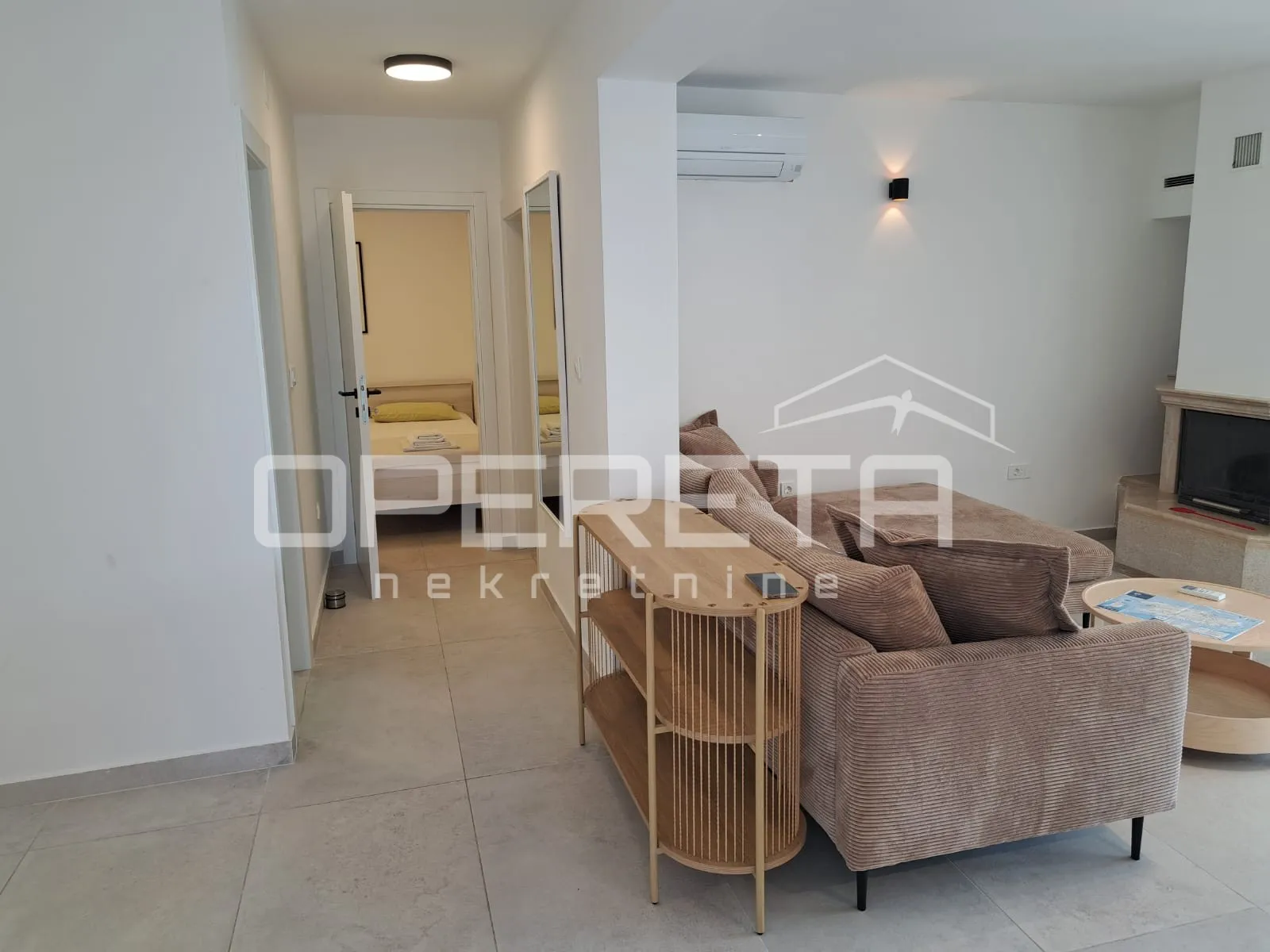 prodaja, novouređena kuća s 3 stana, vis, 100 m od mora - slika 26