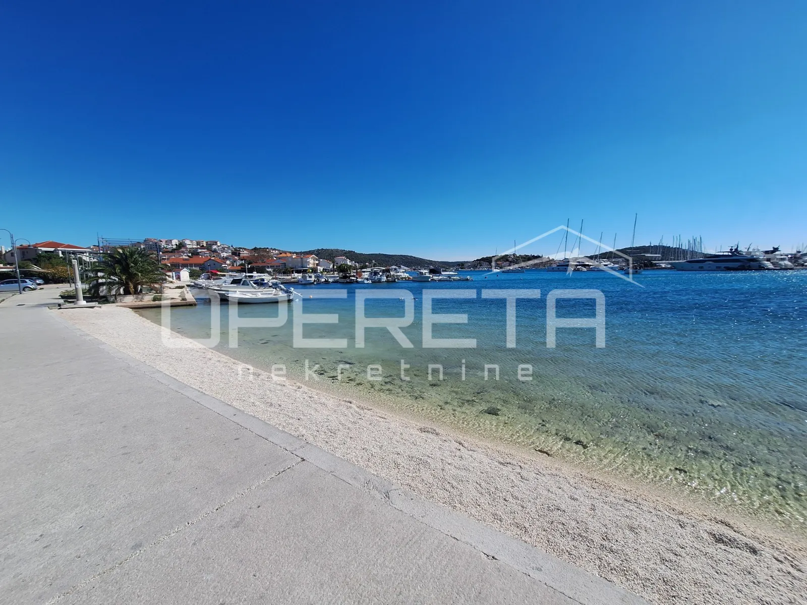 prvi red do mora, 6 apartmana, rogoznica! - slika 14