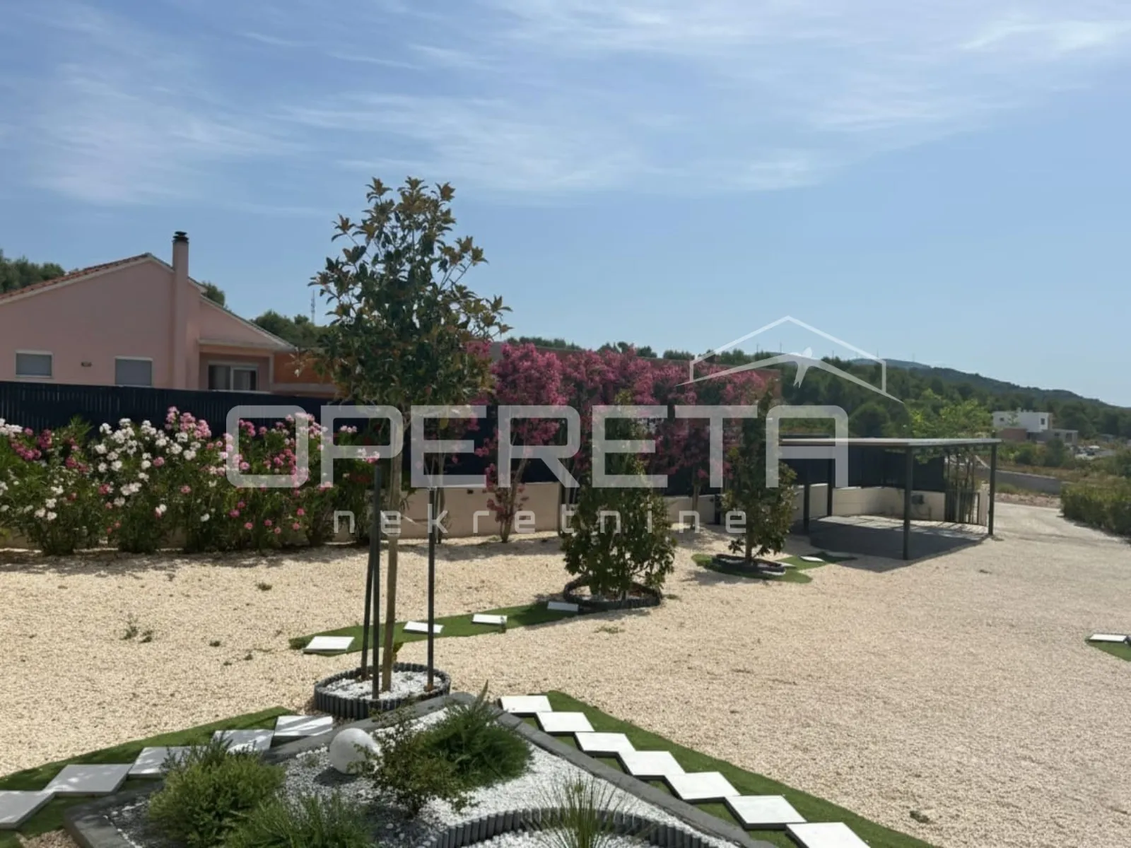 luksuzna kuća s velikom okućnicom, šibenik- bilice - slika 17