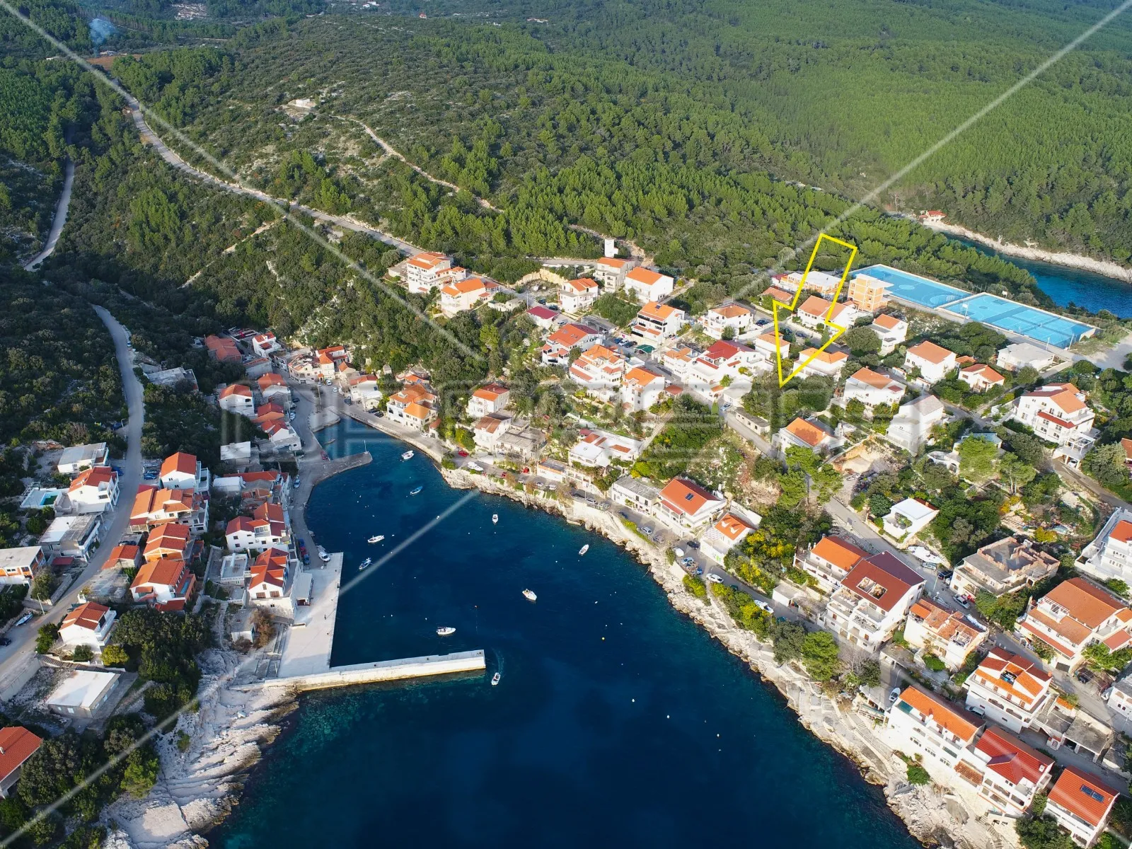 atraktivno zemljište 437 m2 s pogledom na more – zavalatica - slika 2