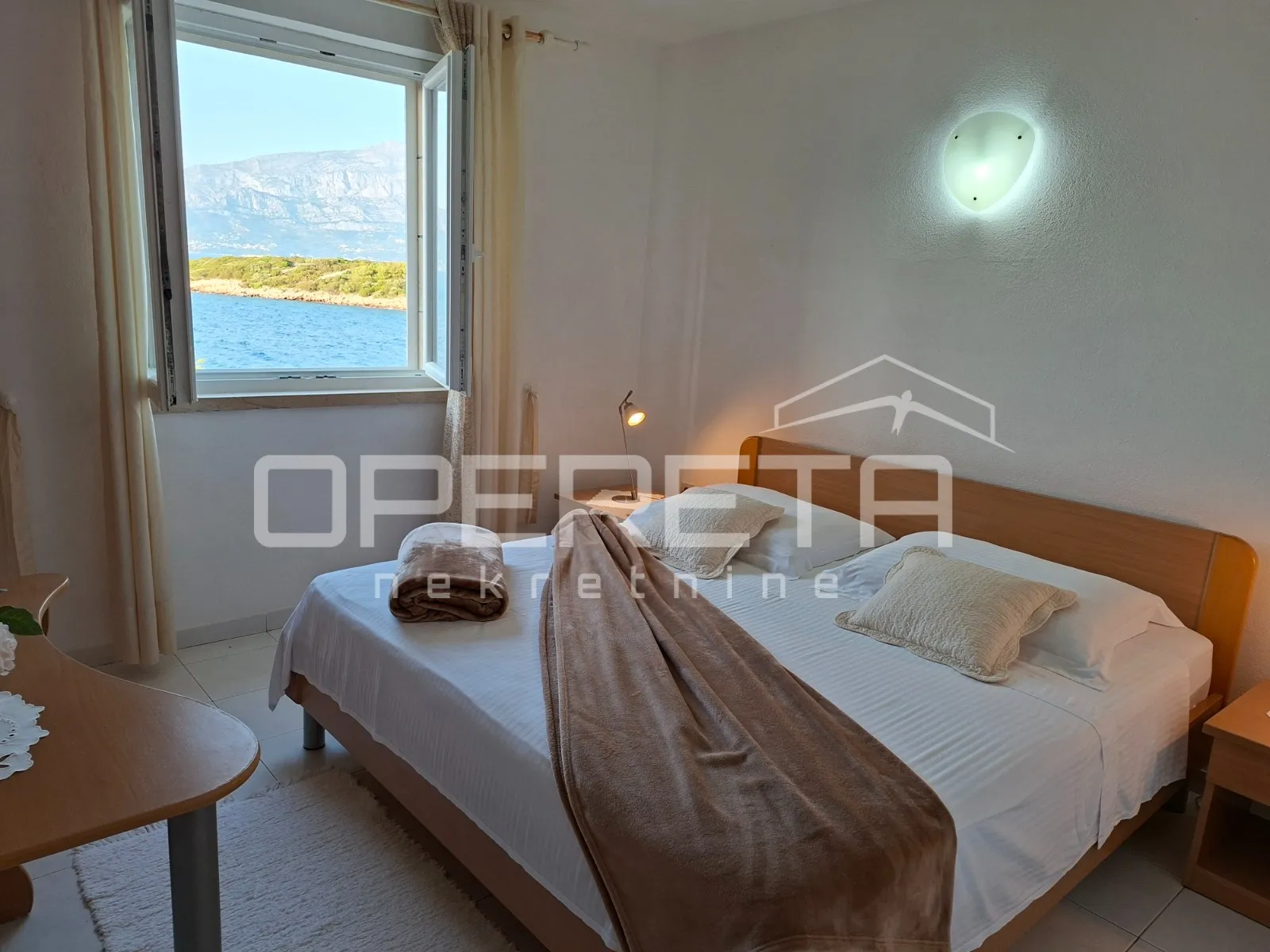 *** povlja, brač - tradicionalna kamena villa u prvom redu do mora *** - slika 6