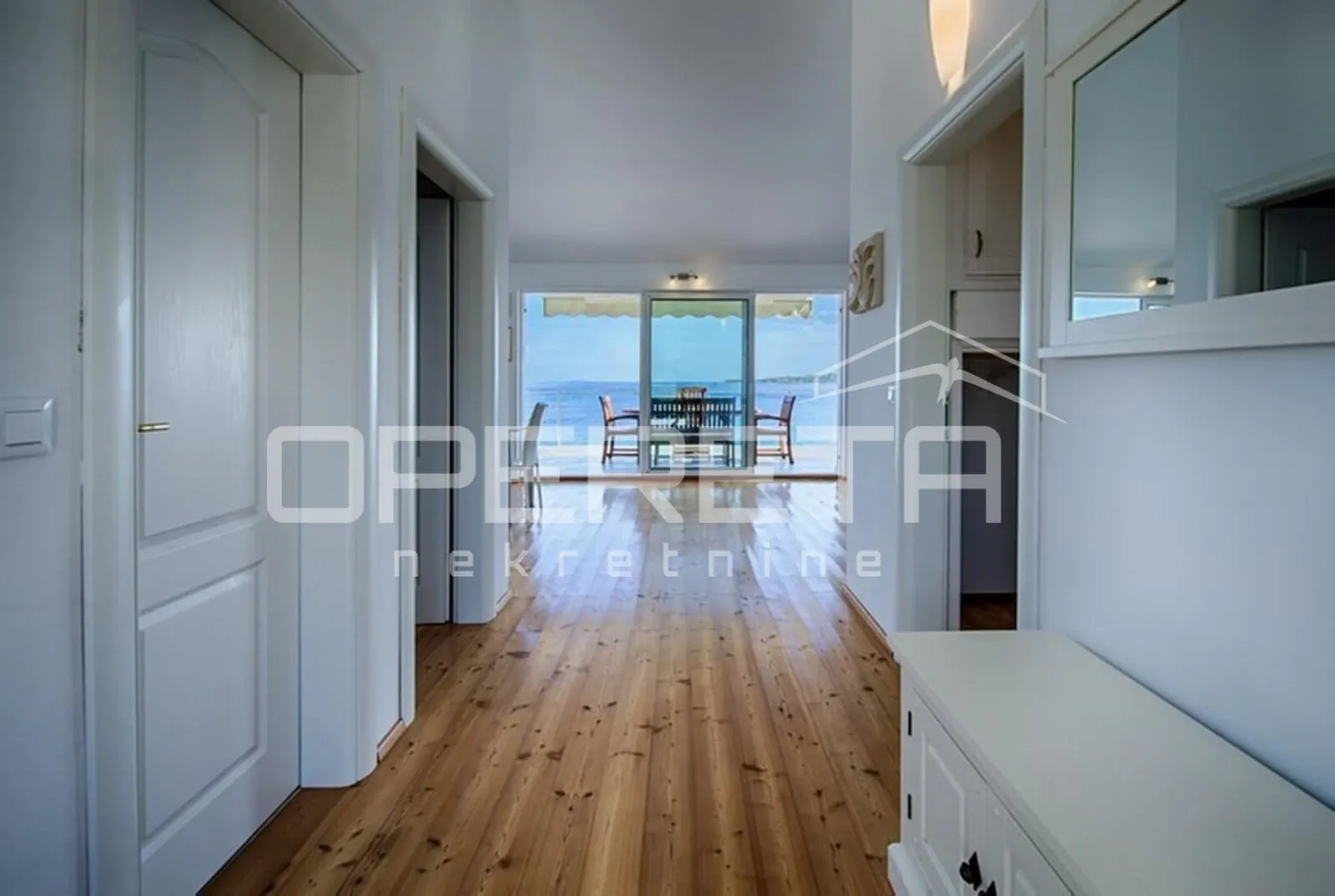 prodaja, jedinstvena 4bdr 4bthr villa na plaži, s 1.000m2 zemljišta - slika 26