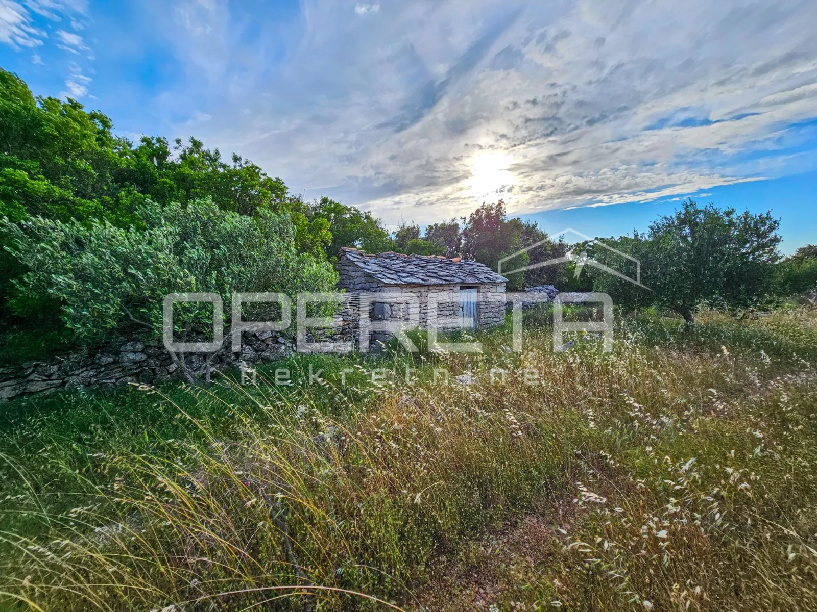veliko poljoprivredno imanje na vrhu hvara s panoramskim pogledom - slika 7