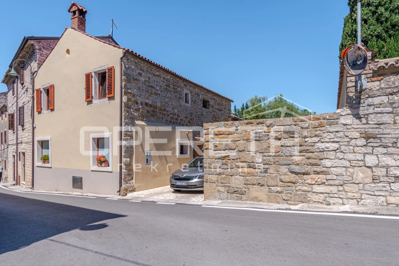 ​istra, buje – kamena kuća 163 m2 s parkingom, potpuno renovirana - slika 2