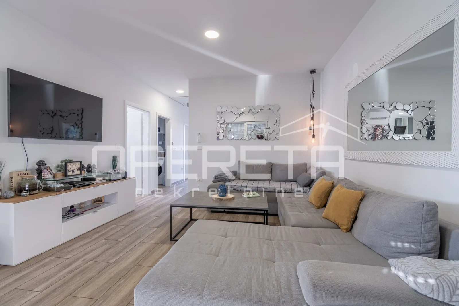 galižana, prizemnica 130 m2 sa dva stana - slika 2