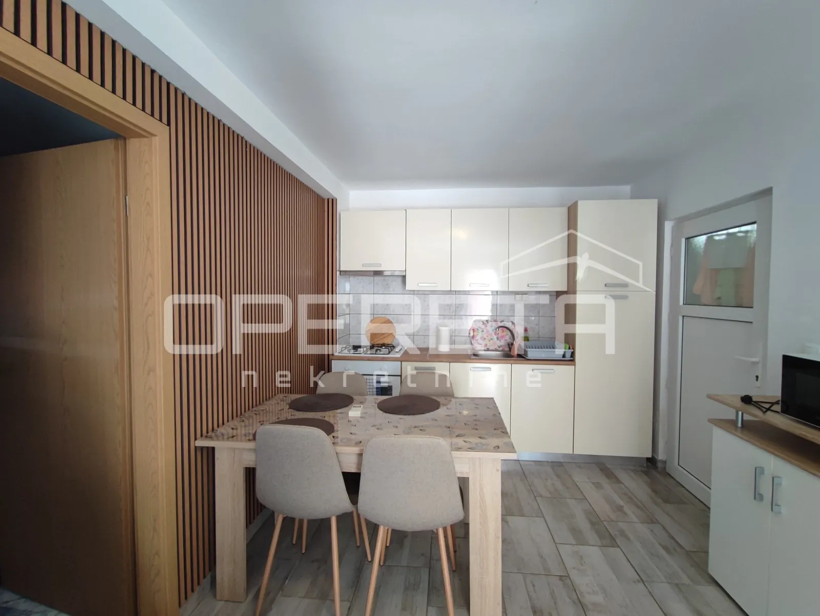 apartmanska kuća s četiri stambene jedinice, 190 m², vir - slika 21