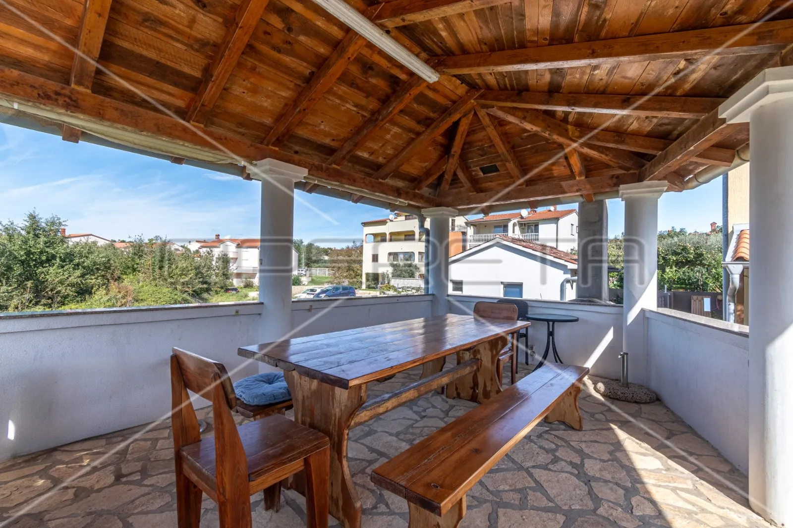 apartmanska kuća u puli s 5 apartmana, garažom i bazenom! - slika 5