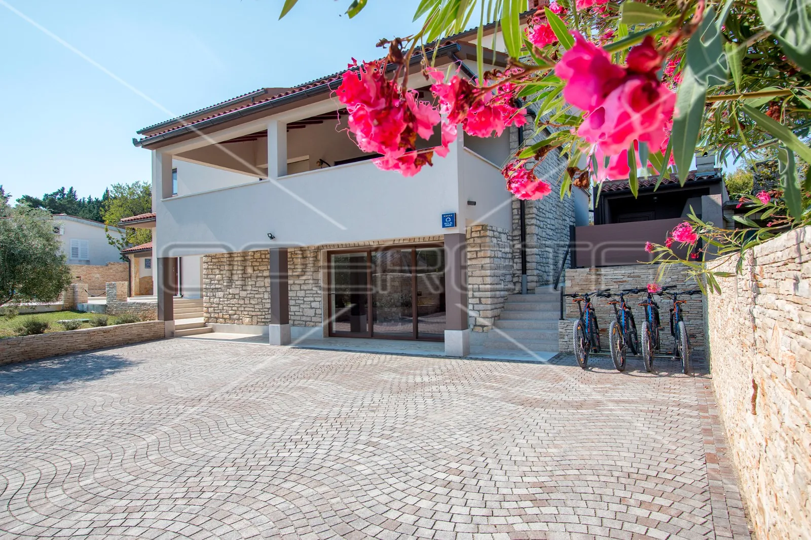apartmanska kuća s bazenom na top lokaciji u puli - slika 36