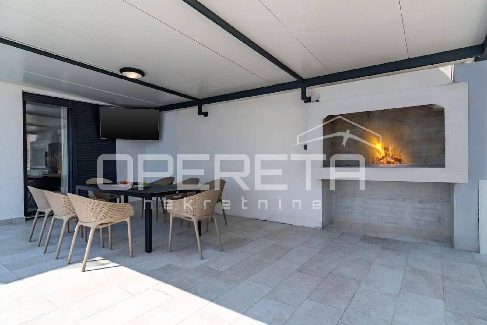 moderna vila s otvorenim pogledom na more, povišena lokaciji uz omiš - slika 11