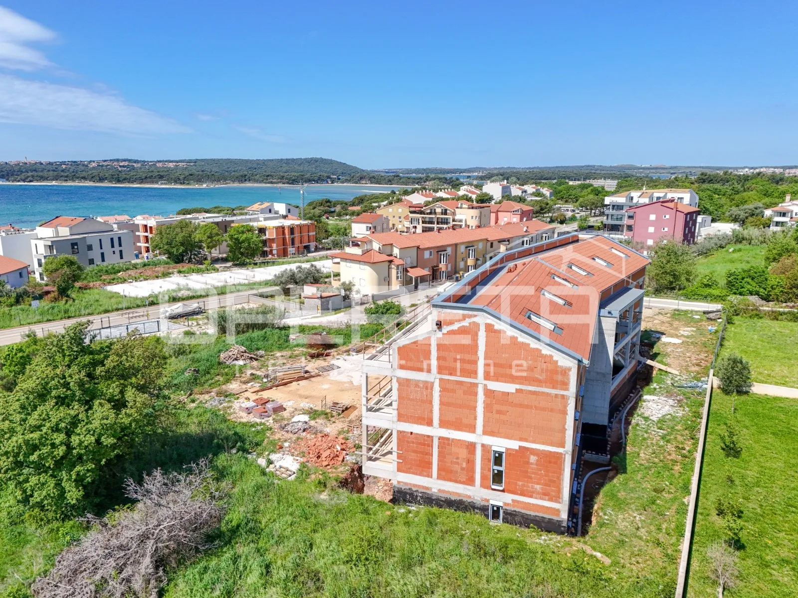 stan s pogledom na more i galerijom – medulin (300m od plaže, 97,04 m2) - slika 5