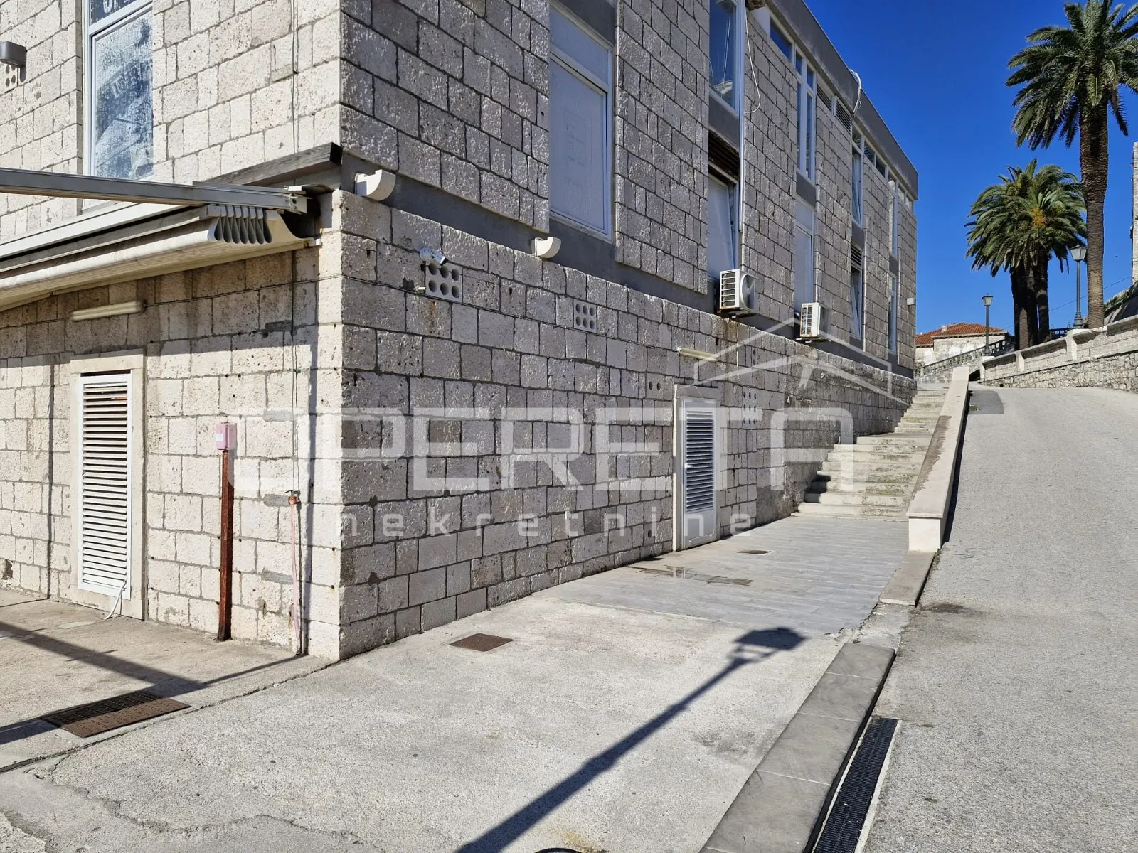 poslovni prostor 175 m2 - centar korčule uz more - slika 8