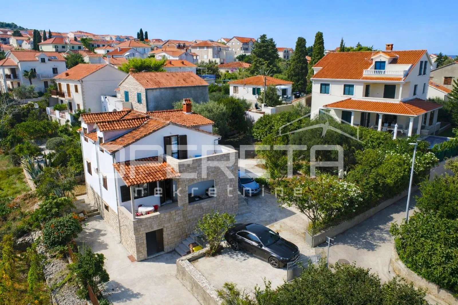 supetar, kuća 200 m2, 150 m od plaže, parcela 610 m2 - slika 27
