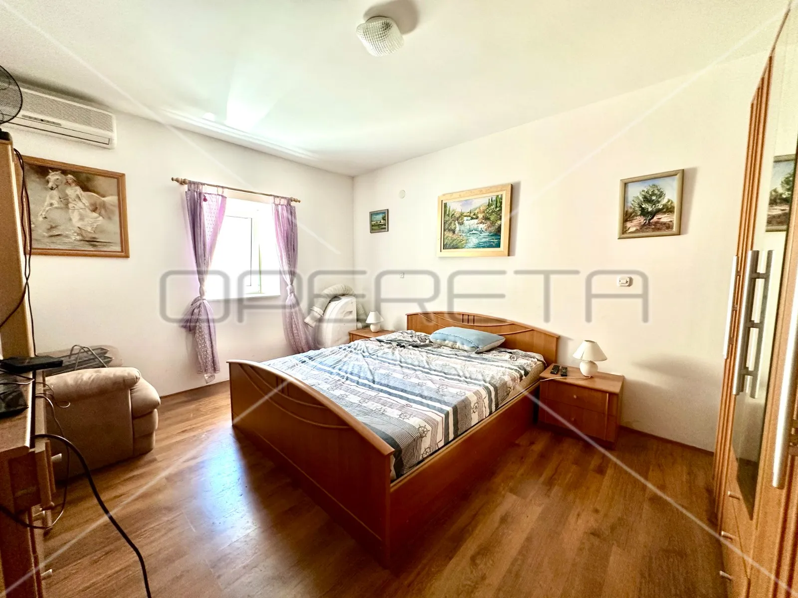 kuća s tri apartmana u centru betine s velikom terasom - slika 8