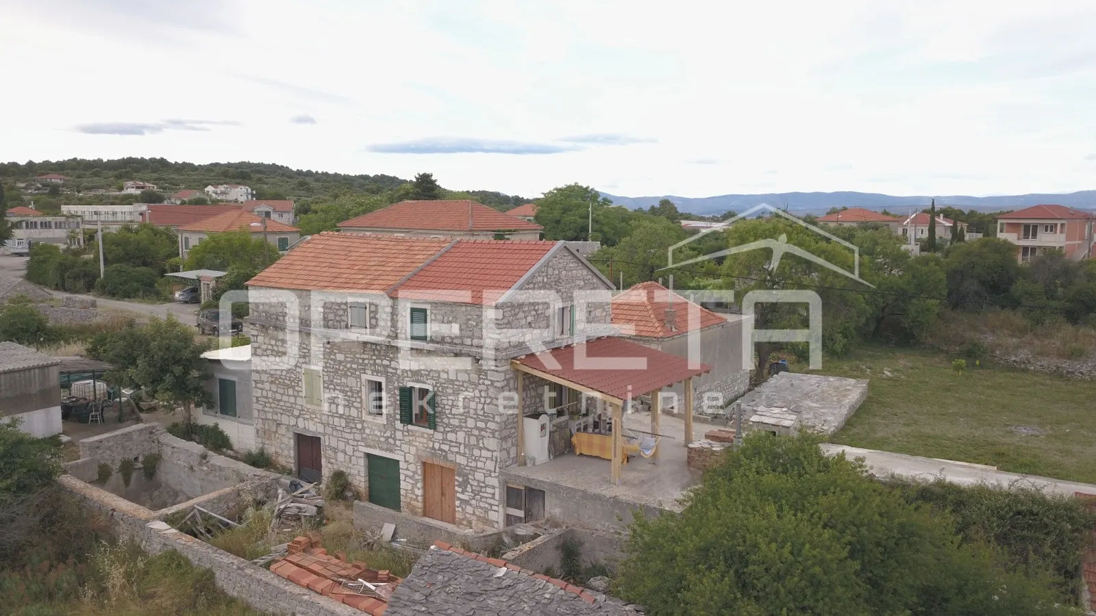 šarmantna kamena kuća u grohotama, šolta - slika 6