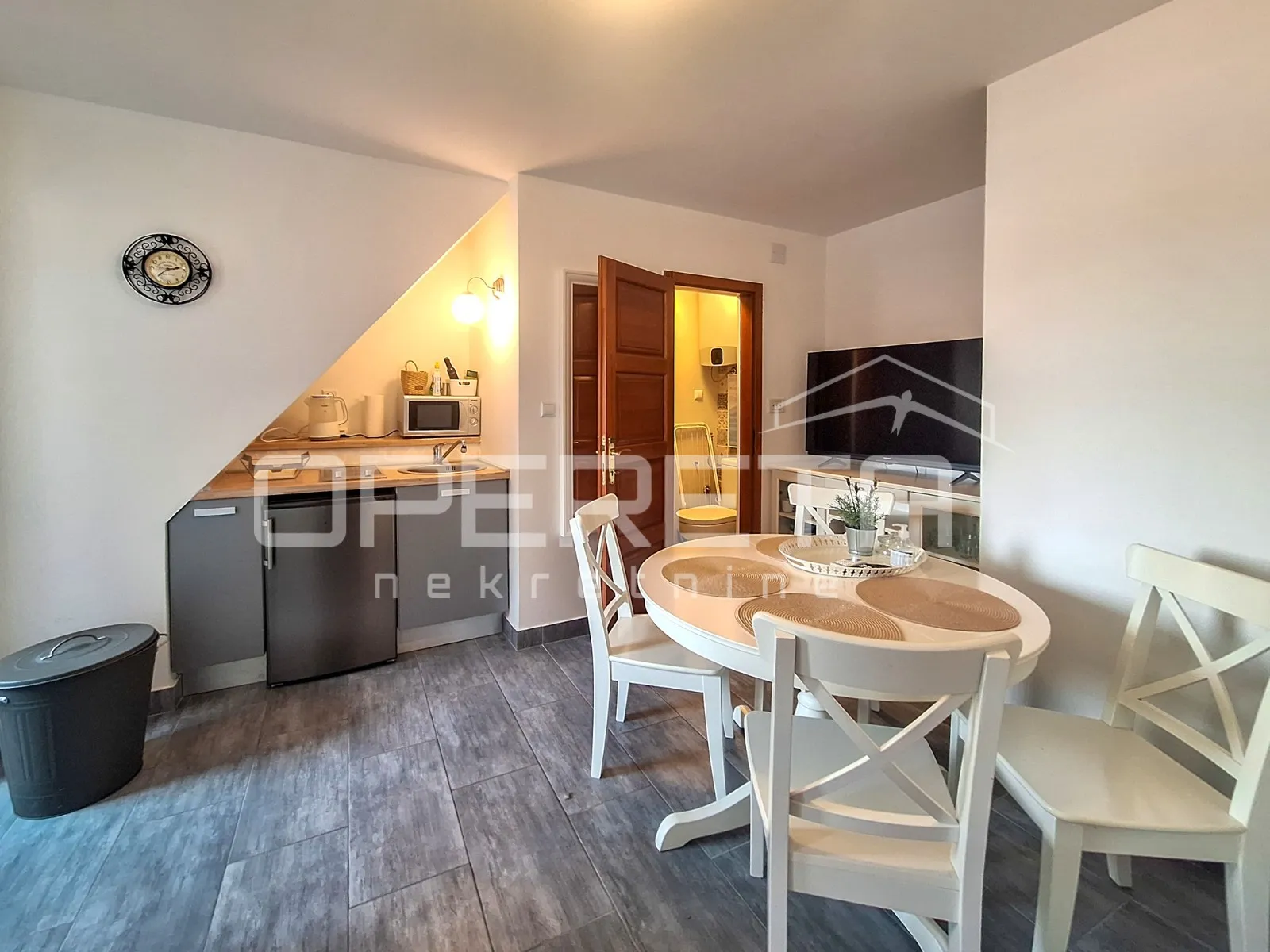 kuća s 3 apartmana- tribunj centar - slika 2