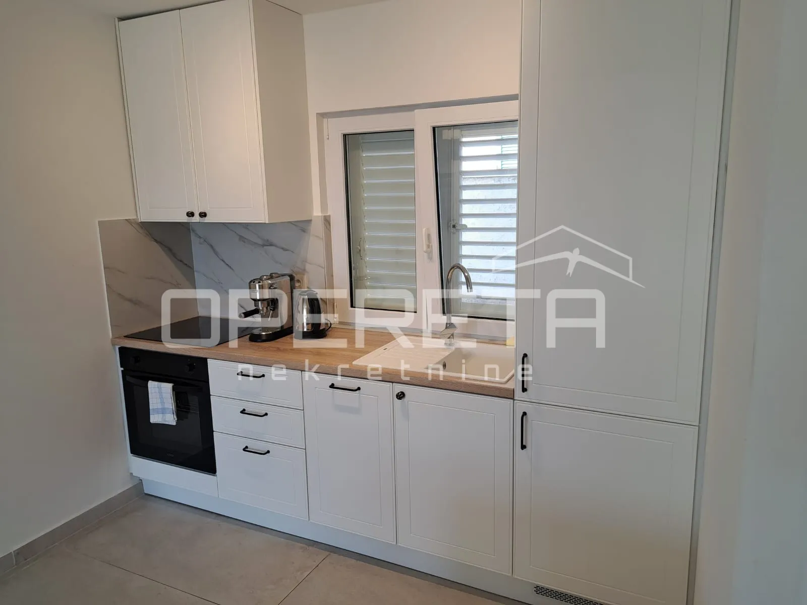 prodaja, novouređena kuća s 3 stana, vis, 100 m od mora - slika 18