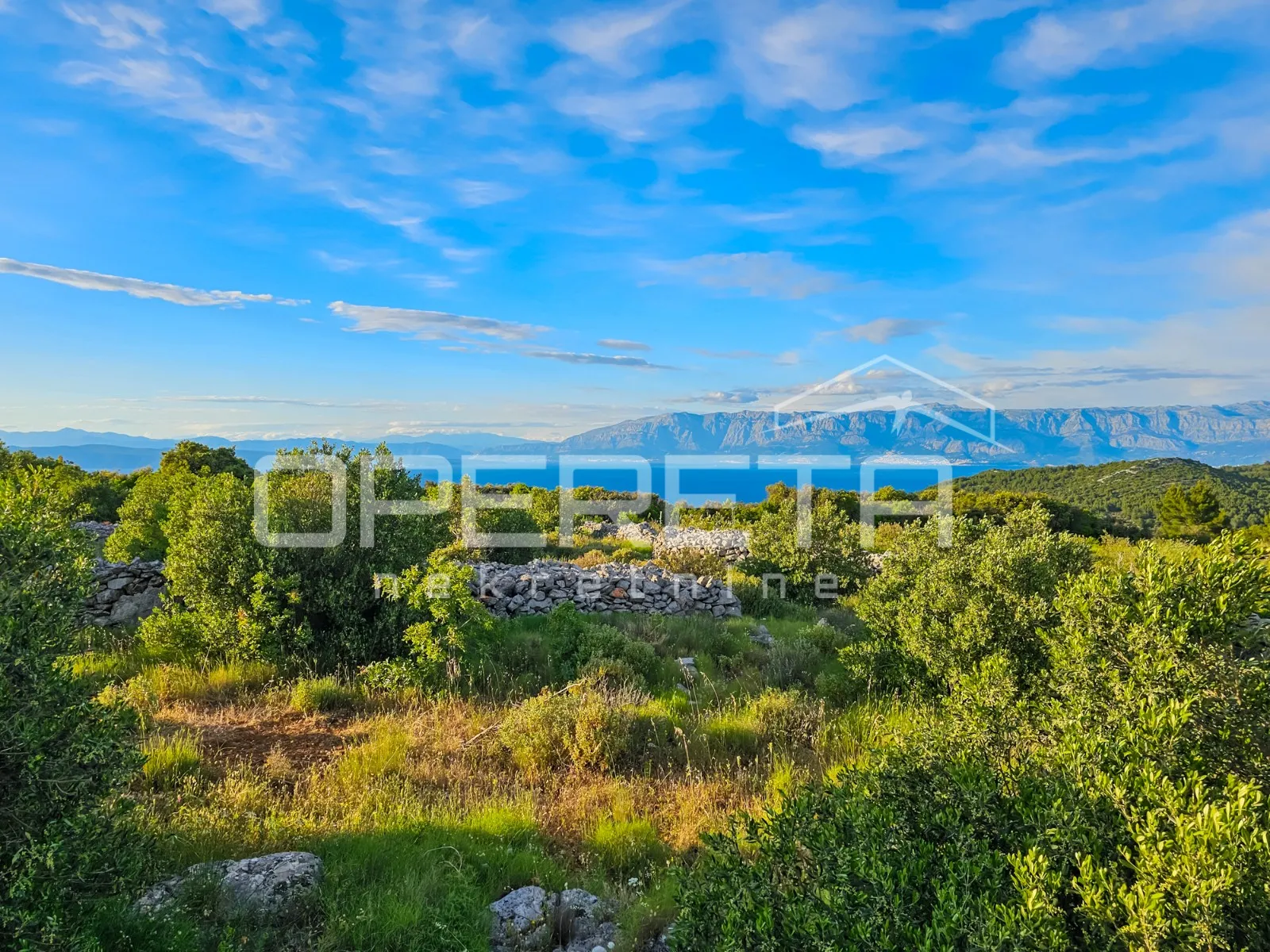 veliko poljoprivredno imanje na vrhu hvara s panoramskim pogledom - slika 14