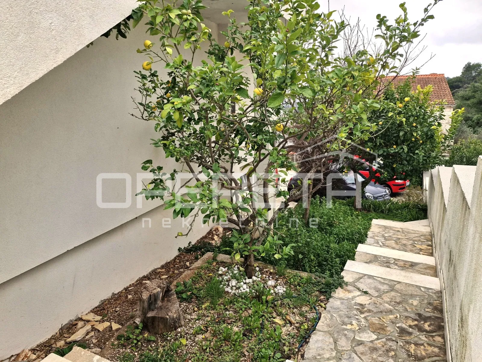ugodan obiteljski stan s terasom, sveti antun, korčula - slika 2