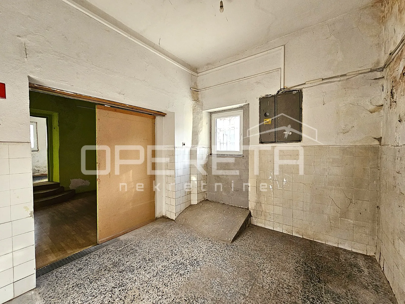 ulični poslovni prostori uz glavnu cestu, kaštel gomilica - slika 24