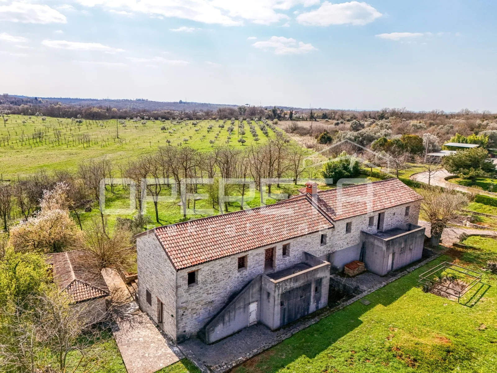 buje, kaštel - imanje 1909 m2 s ugostiteljskom namjenom i smještajem - slika 21