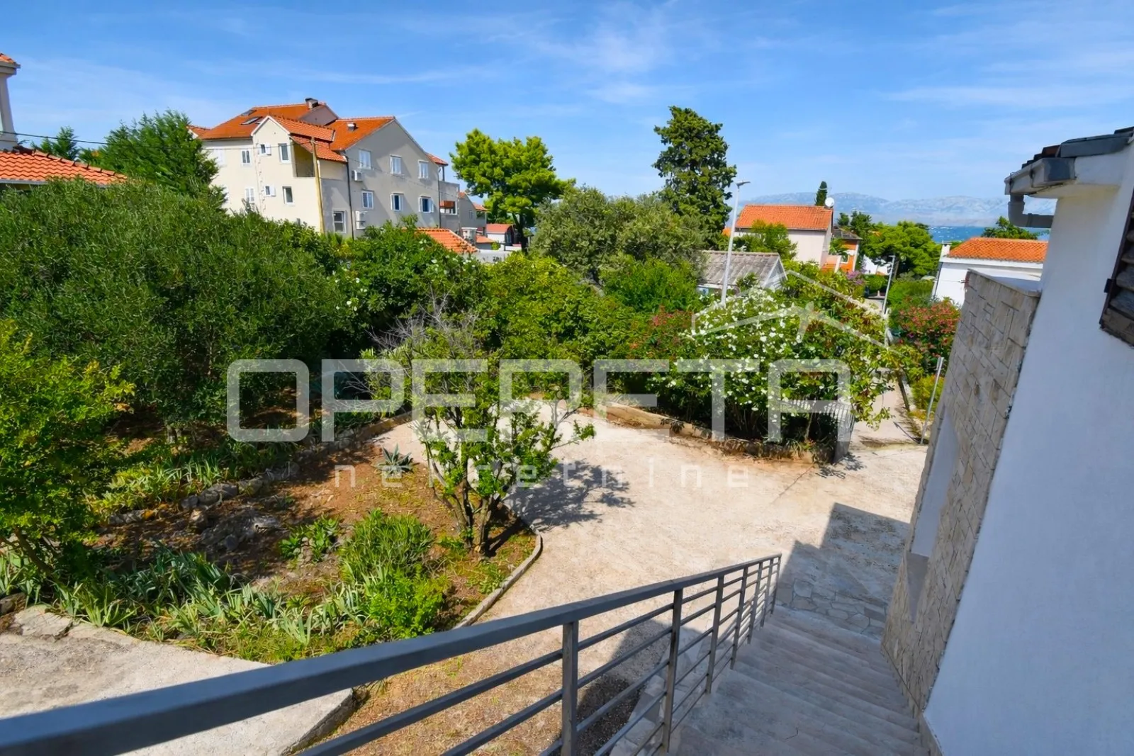 supetar, kuća 200 m2, 150 m od plaže, parcela 610 m2 - slika 17