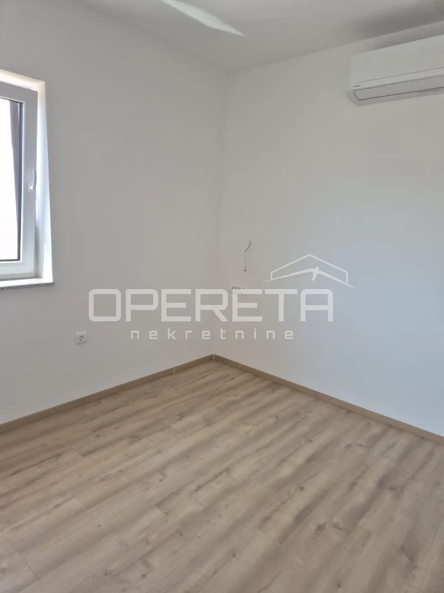 dvosoban stan u novogradnji, ekskluzivna lokacija, prvi red do mora, neviđane, 6 - slika 7